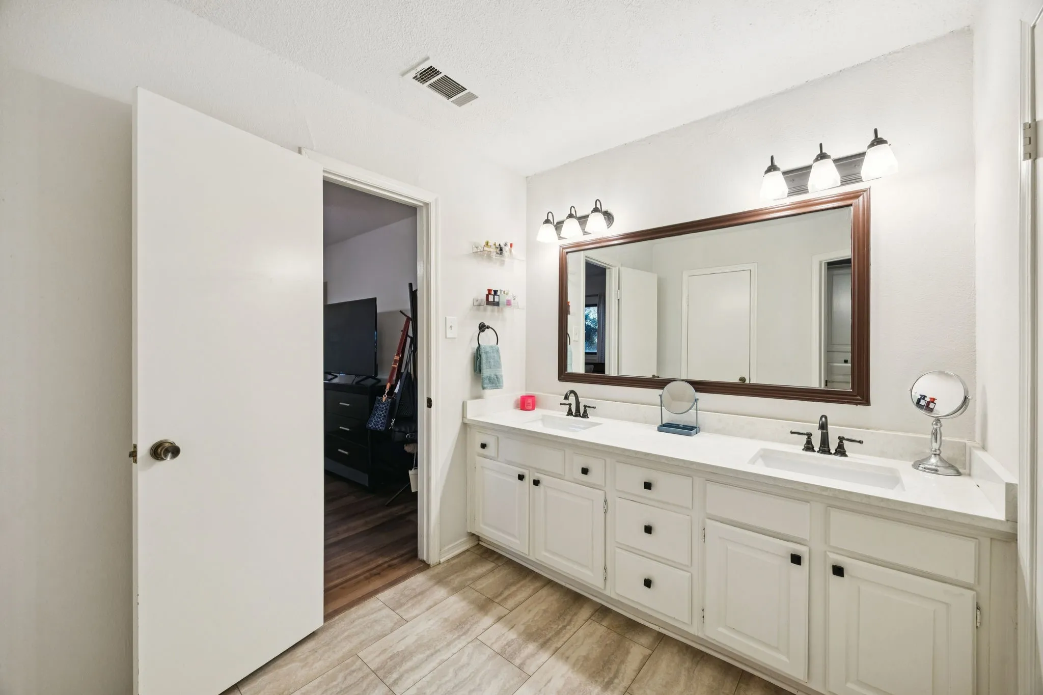 Single Family Residence For Sale in Collin County , 801 Whitehall Drive, Plano, Texas 75023, 3 Bedroom, 2 Bathroom, 2 Garage spaces, 1,452 Sqft, built in 1981, mls#21377026, Real Estate Agent in Plano, Homes For Sale in Collin county, Homes For Sale in Plano, Realtor in Plano Texas, Real Estate Brokerage Independent Realty Texas, Luminita Cordes Realtor