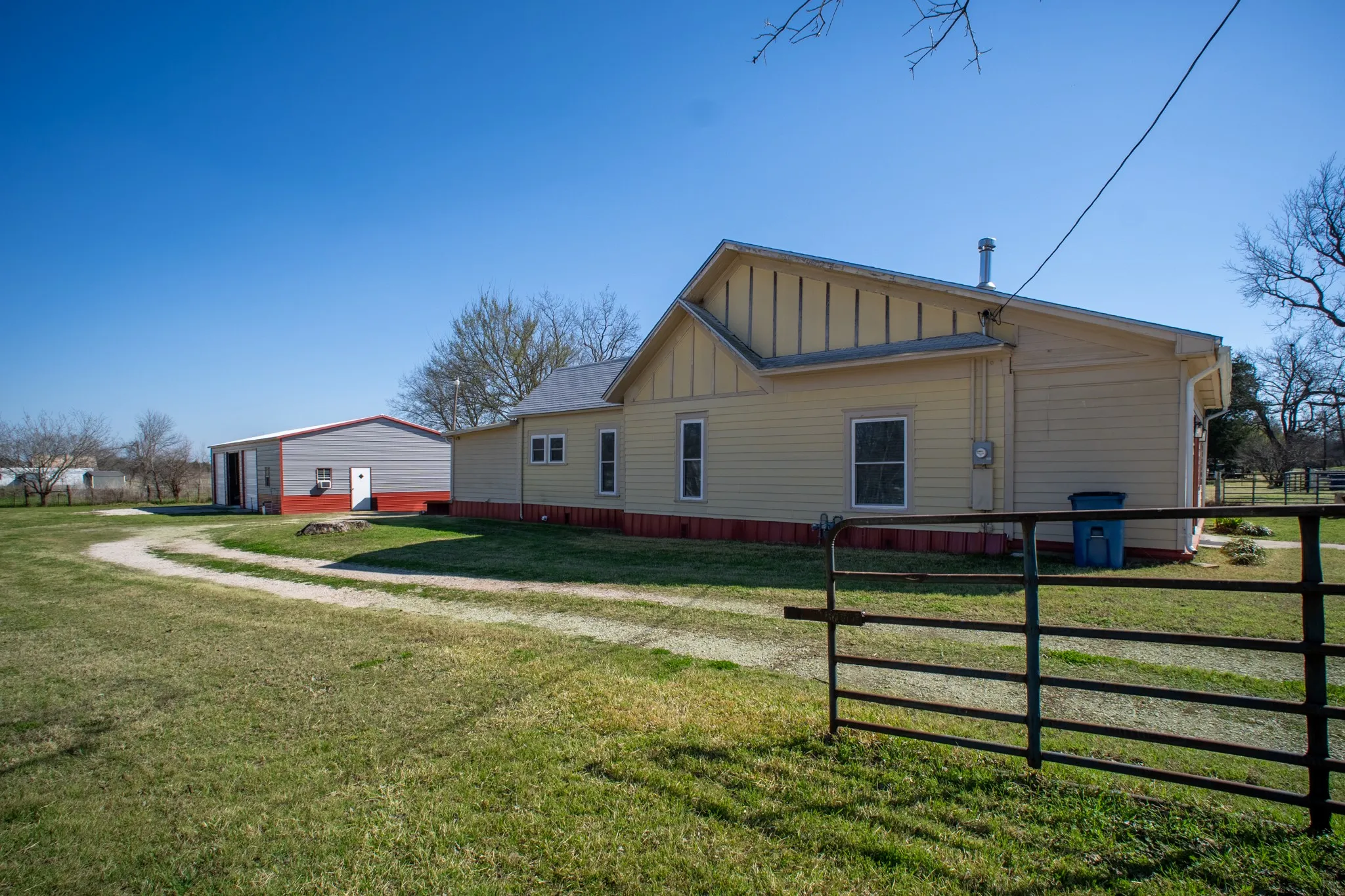 Single Family Residence For Sale in Freestone County , 108 S Avenue C, Wortham, Texas 76693, 2 Bedroom, 2 Bathroom, 3 Garage spaces, 2,082 Sqft, built in 1950, mls#21377289, Real Estate Agent in Wortham, Homes For Sale in Freestone county, Homes For Sale in Wortham, Realtor in Wortham Texas, Real Estate Brokerage Independent Realty Texas, Luminita Cordes Realtor