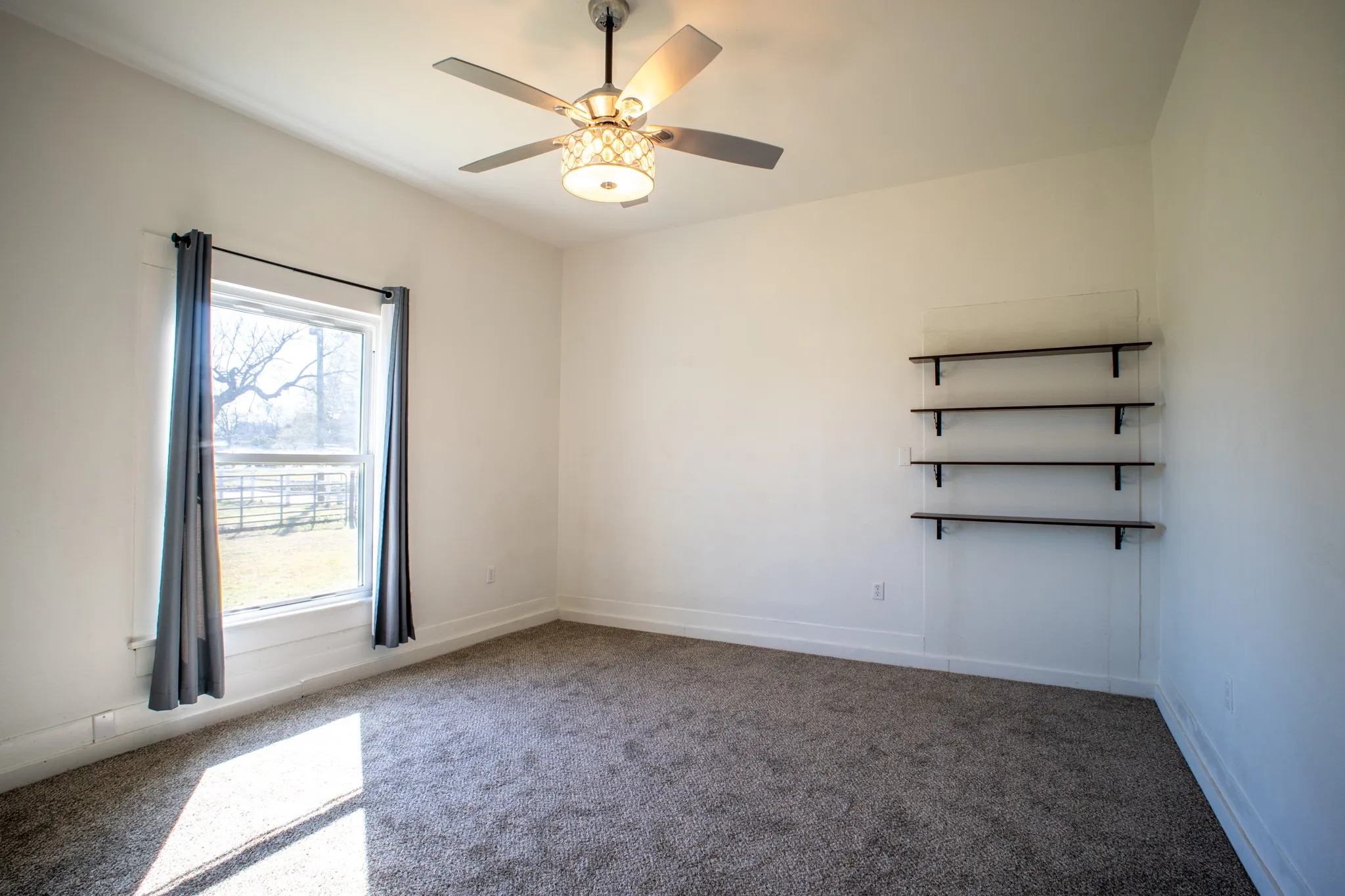 Single Family Residence For Sale in Freestone County , 108 S Avenue C, Wortham, Texas 76693, 2 Bedroom, 2 Bathroom, 3 Garage spaces, 2,082 Sqft, built in 1950, mls#21377289, Real Estate Agent in Wortham, Homes For Sale in Freestone county, Homes For Sale in Wortham, Realtor in Wortham Texas, Real Estate Brokerage Independent Realty Texas, Luminita Cordes Realtor