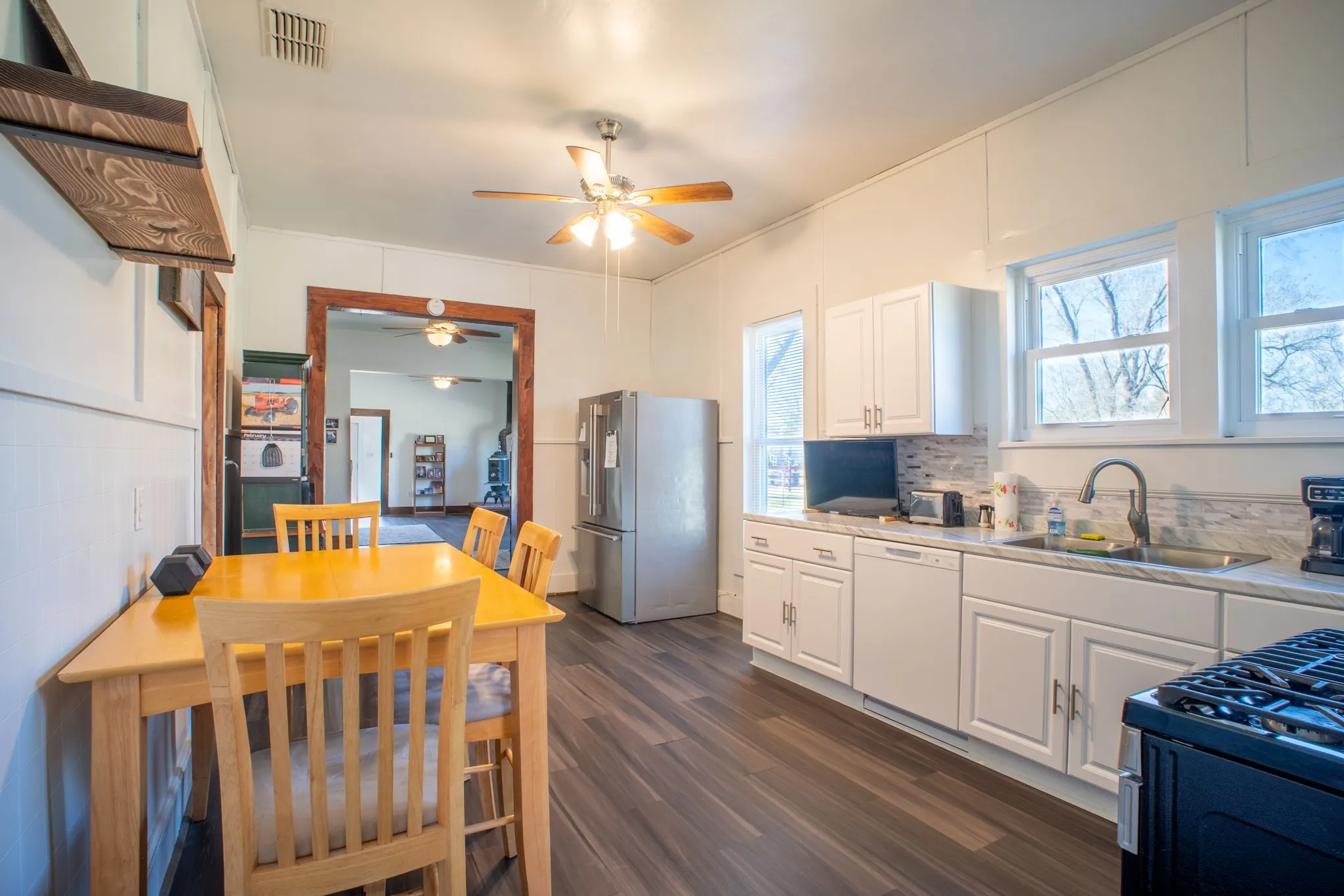 Single Family Residence For Sale in Freestone County , 108 S Avenue C, Wortham, Texas 76693, 2 Bedroom, 2 Bathroom, 3 Garage spaces, 2,082 Sqft, built in 1950, mls#21377289, Real Estate Agent in Wortham, Homes For Sale in Freestone county, Homes For Sale in Wortham, Realtor in Wortham Texas, Real Estate Brokerage Independent Realty Texas, Luminita Cordes Realtor