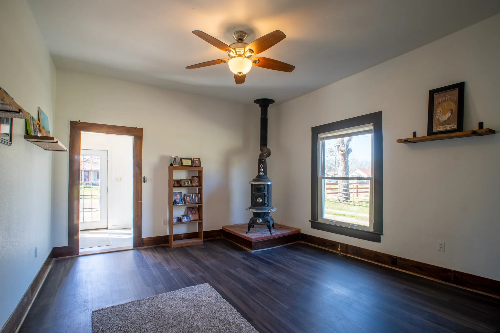 Single Family Residence For Sale in Freestone County , 108 S Avenue C, Wortham, Texas 76693, 2 Bedroom, 2 Bathroom, 3 Garage spaces, 2,082 Sqft, built in 1950, mls#21377289, Real Estate Agent in Wortham, Homes For Sale in Freestone county, Homes For Sale in Wortham, Realtor in Wortham Texas, Real Estate Brokerage Independent Realty Texas, Luminita Cordes Realtor