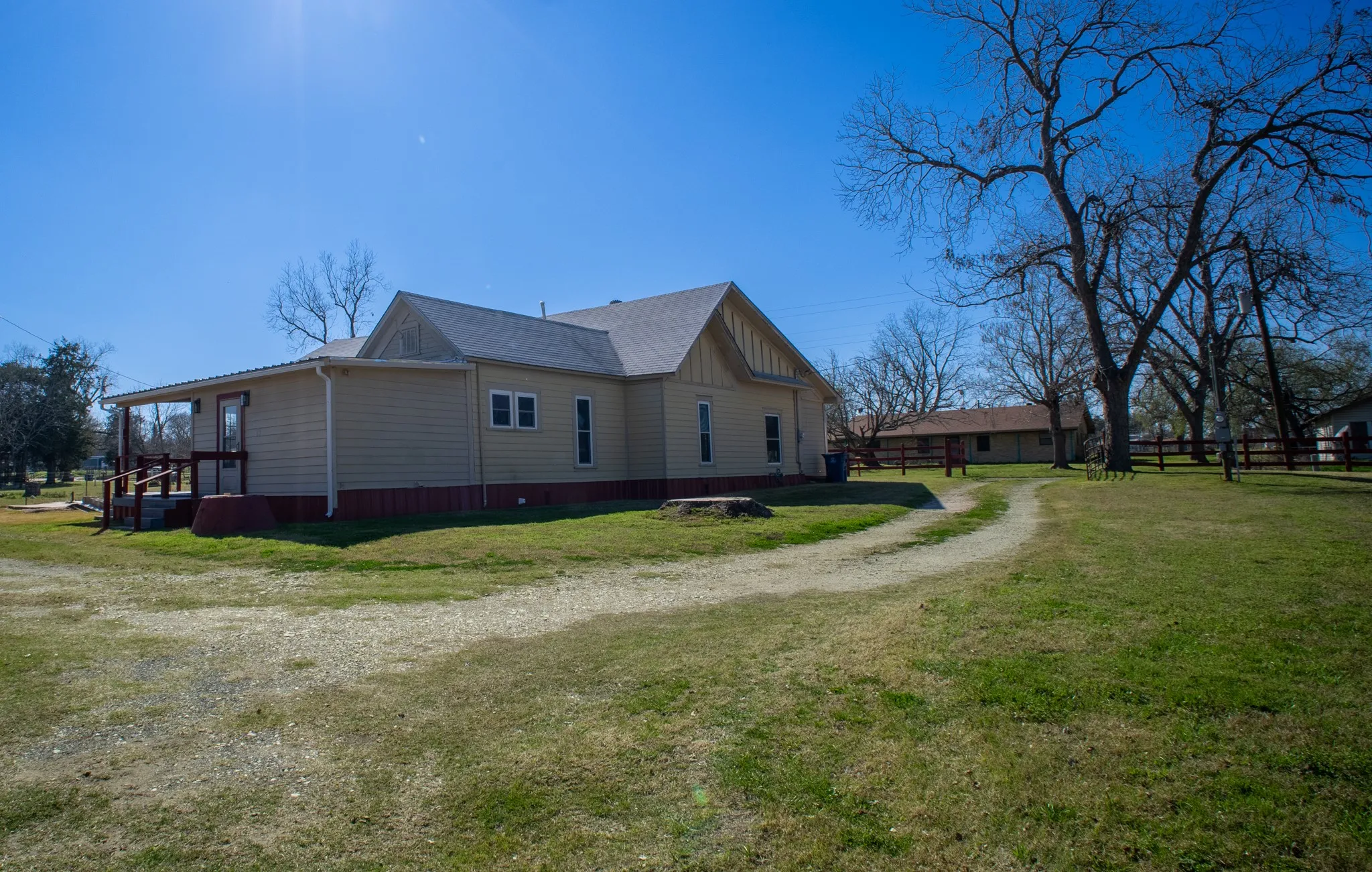 Single Family Residence For Sale in Freestone County , 108 S Avenue C, Wortham, Texas 76693, 2 Bedroom, 2 Bathroom, 3 Garage spaces, 2,082 Sqft, built in 1950, mls#21377289, Real Estate Agent in Wortham, Homes For Sale in Freestone county, Homes For Sale in Wortham, Realtor in Wortham Texas, Real Estate Brokerage Independent Realty Texas, Luminita Cordes Realtor
