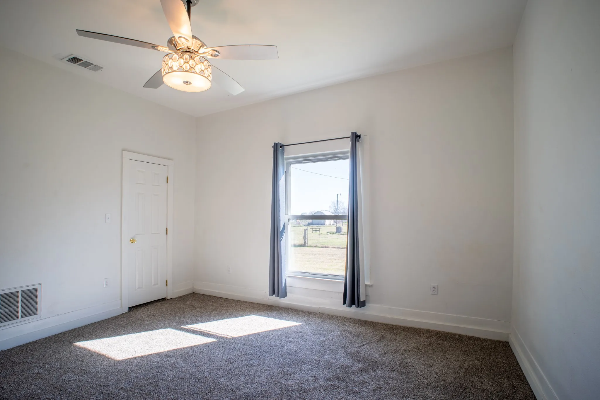 Single Family Residence For Sale in Freestone County , 108 S Avenue C, Wortham, Texas 76693, 2 Bedroom, 2 Bathroom, 3 Garage spaces, 2,082 Sqft, built in 1950, mls#21377289, Real Estate Agent in Wortham, Homes For Sale in Freestone county, Homes For Sale in Wortham, Realtor in Wortham Texas, Real Estate Brokerage Independent Realty Texas, Luminita Cordes Realtor