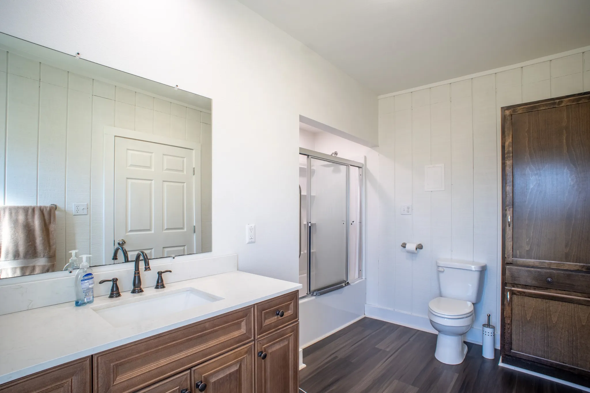 Single Family Residence For Sale in Freestone County , 108 S Avenue C, Wortham, Texas 76693, 2 Bedroom, 2 Bathroom, 3 Garage spaces, 2,082 Sqft, built in 1950, mls#21377289, Real Estate Agent in Wortham, Homes For Sale in Freestone county, Homes For Sale in Wortham, Realtor in Wortham Texas, Real Estate Brokerage Independent Realty Texas, Luminita Cordes Realtor