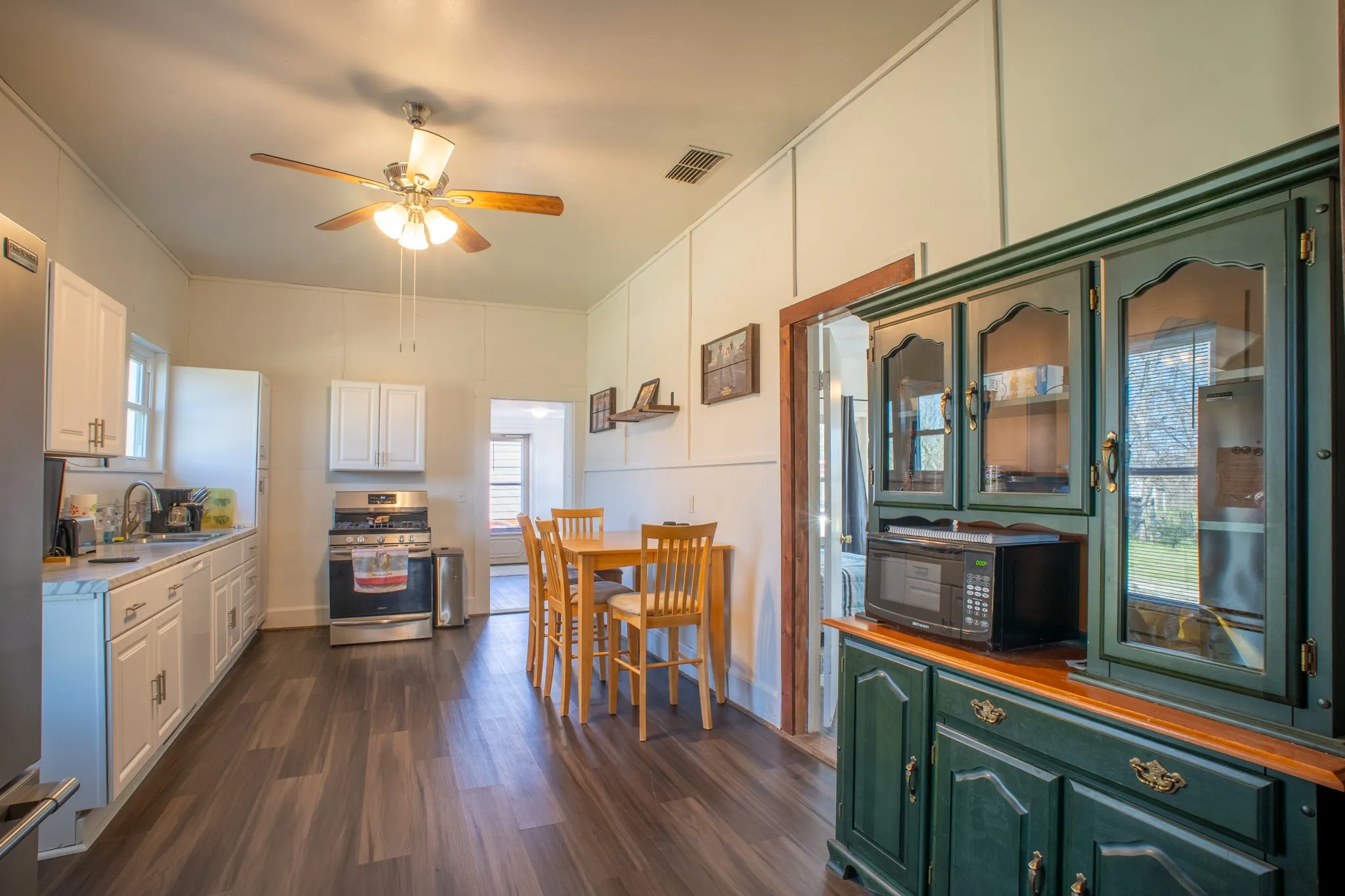 Single Family Residence For Sale in Freestone County , 108 S Avenue C, Wortham, Texas 76693, 2 Bedroom, 2 Bathroom, 3 Garage spaces, 2,082 Sqft, built in 1950, mls#21377289, Real Estate Agent in Wortham, Homes For Sale in Freestone county, Homes For Sale in Wortham, Realtor in Wortham Texas, Real Estate Brokerage Independent Realty Texas, Luminita Cordes Realtor