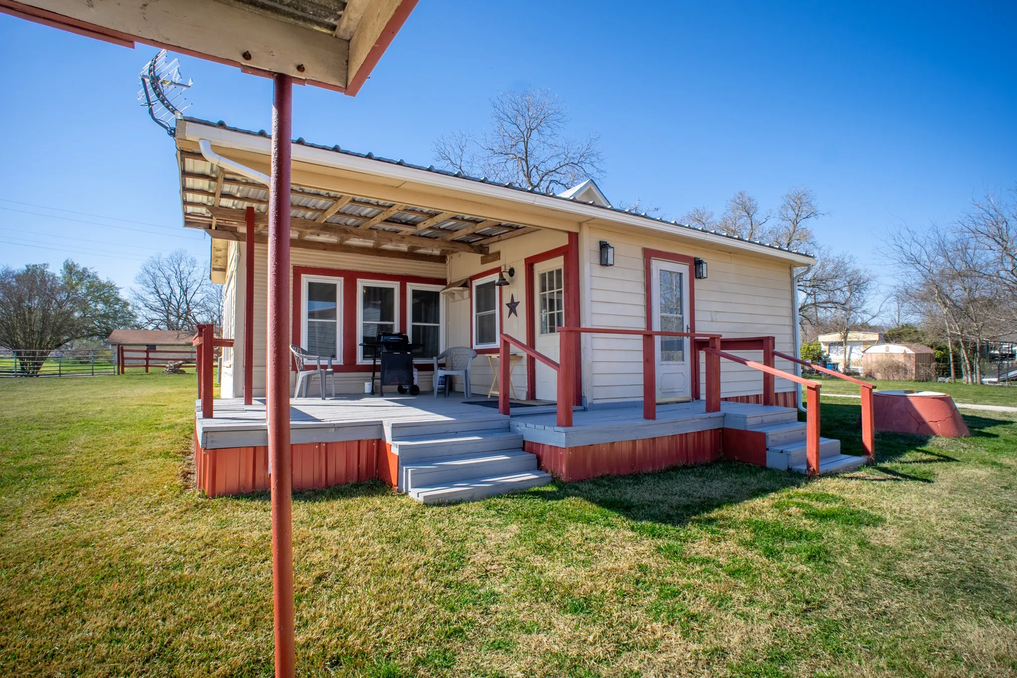 Single Family Residence For Sale in Freestone County , 108 S Avenue C, Wortham, Texas 76693, 2 Bedroom, 2 Bathroom, 3 Garage spaces, 2,082 Sqft, built in 1950, mls#21377289, Real Estate Agent in Wortham, Homes For Sale in Freestone county, Homes For Sale in Wortham, Realtor in Wortham Texas, Real Estate Brokerage Independent Realty Texas, Luminita Cordes Realtor