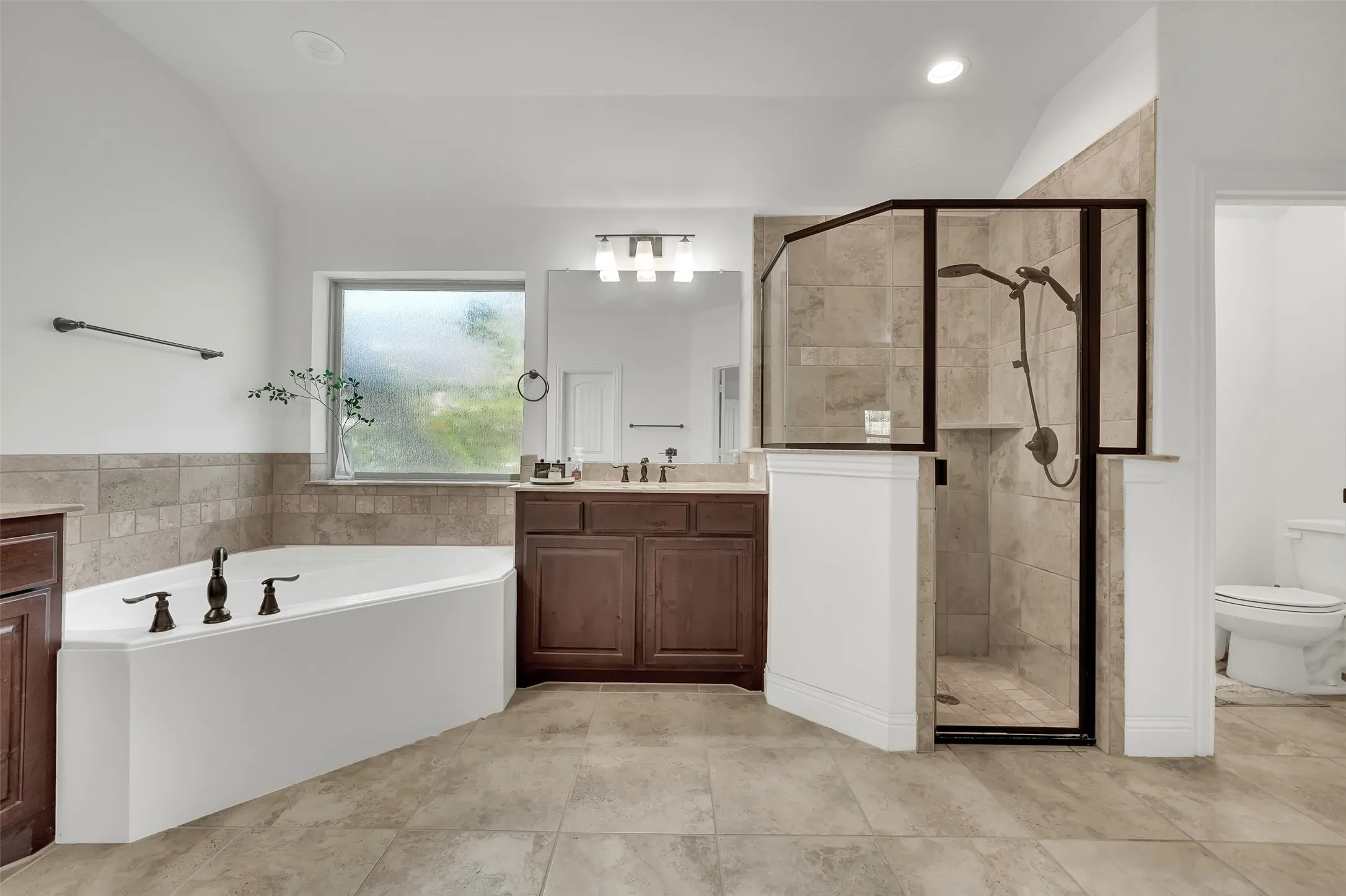Single Family Residence For Sale in Ellis County , 413 Tucker Trail, Midlothian, Texas 76065, 3 Bedroom, 2 Bathroom, 2 Garage spaces, 2,230 Sqft, built in 2019, mls#21377189, Real Estate Agent in Midlothian, Homes For Sale in Ellis county, Homes For Sale in Midlothian, Realtor in Midlothian Texas, Real Estate Brokerage Independent Realty Texas, Luminita Cordes Realtor