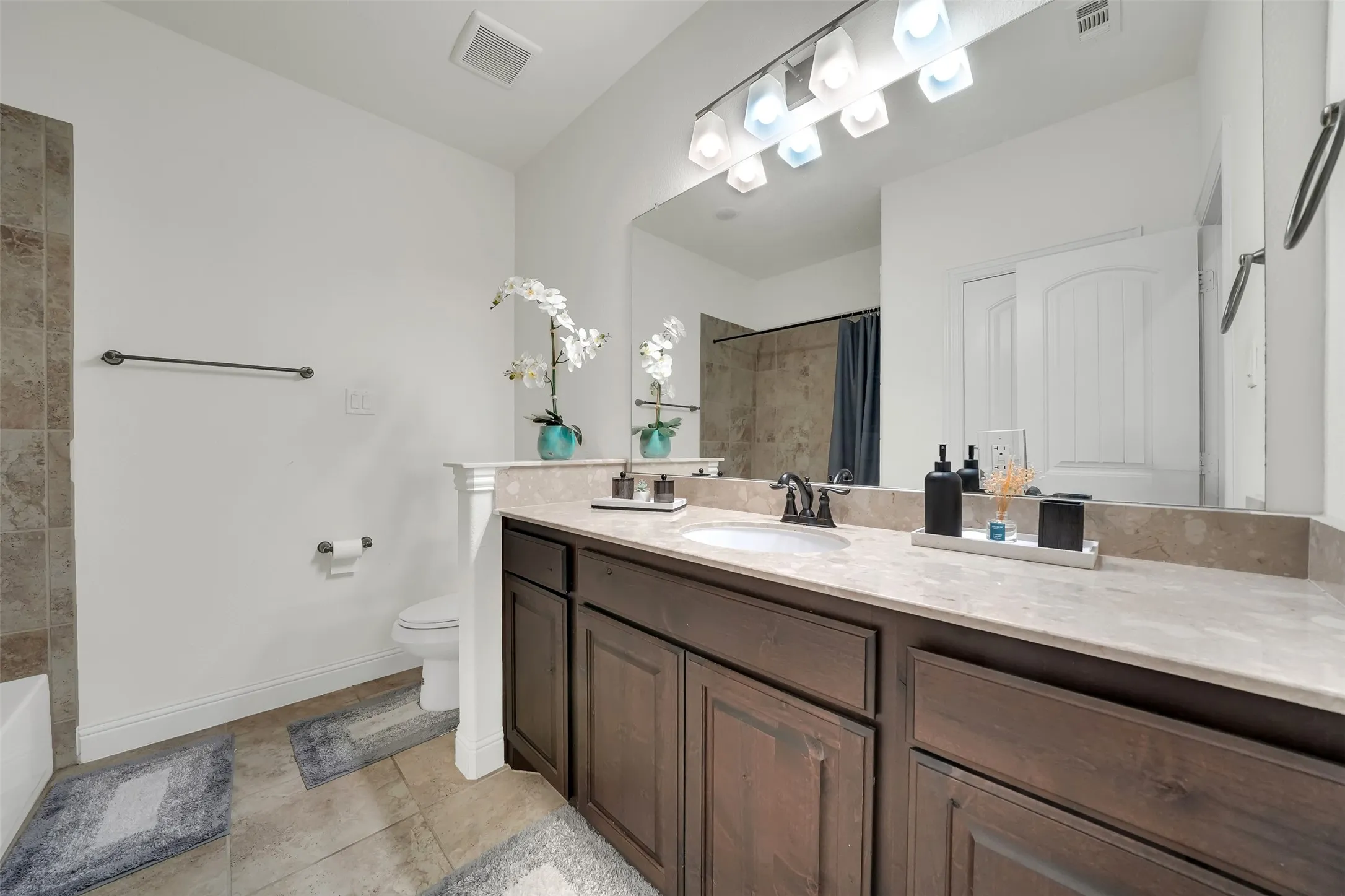 Single Family Residence For Sale in Ellis County , 413 Tucker Trail, Midlothian, Texas 76065, 3 Bedroom, 2 Bathroom, 2 Garage spaces, 2,230 Sqft, built in 2019, mls#21377189, Real Estate Agent in Midlothian, Homes For Sale in Ellis county, Homes For Sale in Midlothian, Realtor in Midlothian Texas, Real Estate Brokerage Independent Realty Texas, Luminita Cordes Realtor
