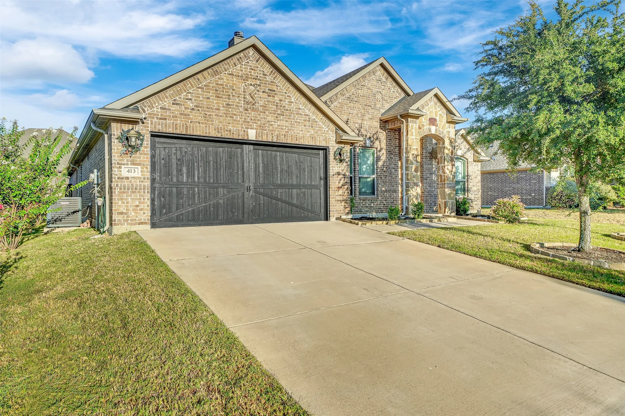Single Family Residence For Sale in Ellis County , 413 Tucker Trail, Midlothian, Texas 76065, 3 Bedroom, 2 Bathroom, 2 Garage spaces, 2,230 Sqft, built in 2019, mls#21377189, Real Estate Agent in Midlothian, Homes For Sale in Ellis county, Homes For Sale in Midlothian, Realtor in Midlothian Texas, Real Estate Brokerage Independent Realty Texas, Luminita Cordes Realtor