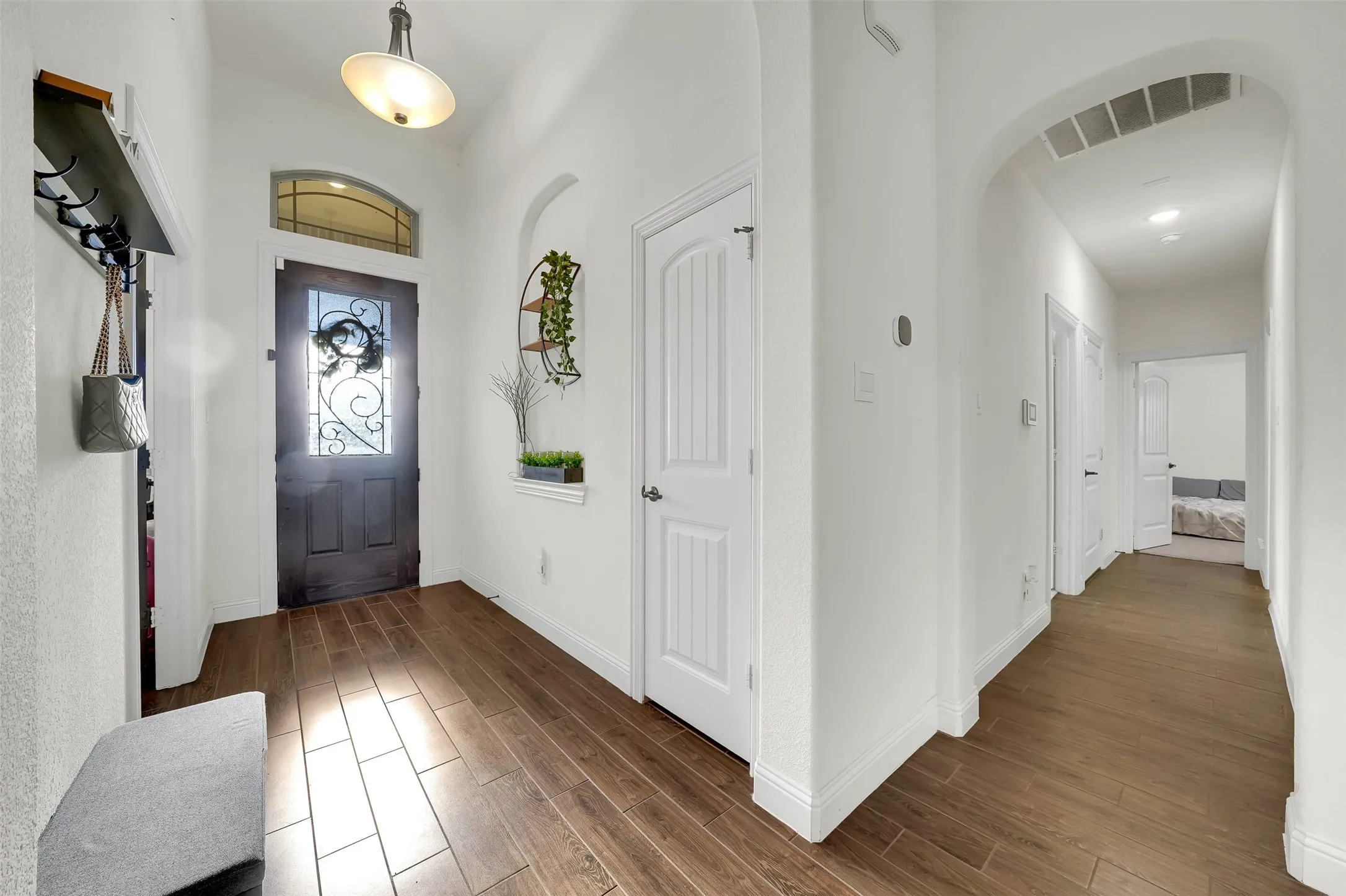 Single Family Residence For Sale in Ellis County , 413 Tucker Trail, Midlothian, Texas 76065, 3 Bedroom, 2 Bathroom, 2 Garage spaces, 2,230 Sqft, built in 2019, mls#21377189, Real Estate Agent in Midlothian, Homes For Sale in Ellis county, Homes For Sale in Midlothian, Realtor in Midlothian Texas, Real Estate Brokerage Independent Realty Texas, Luminita Cordes Realtor