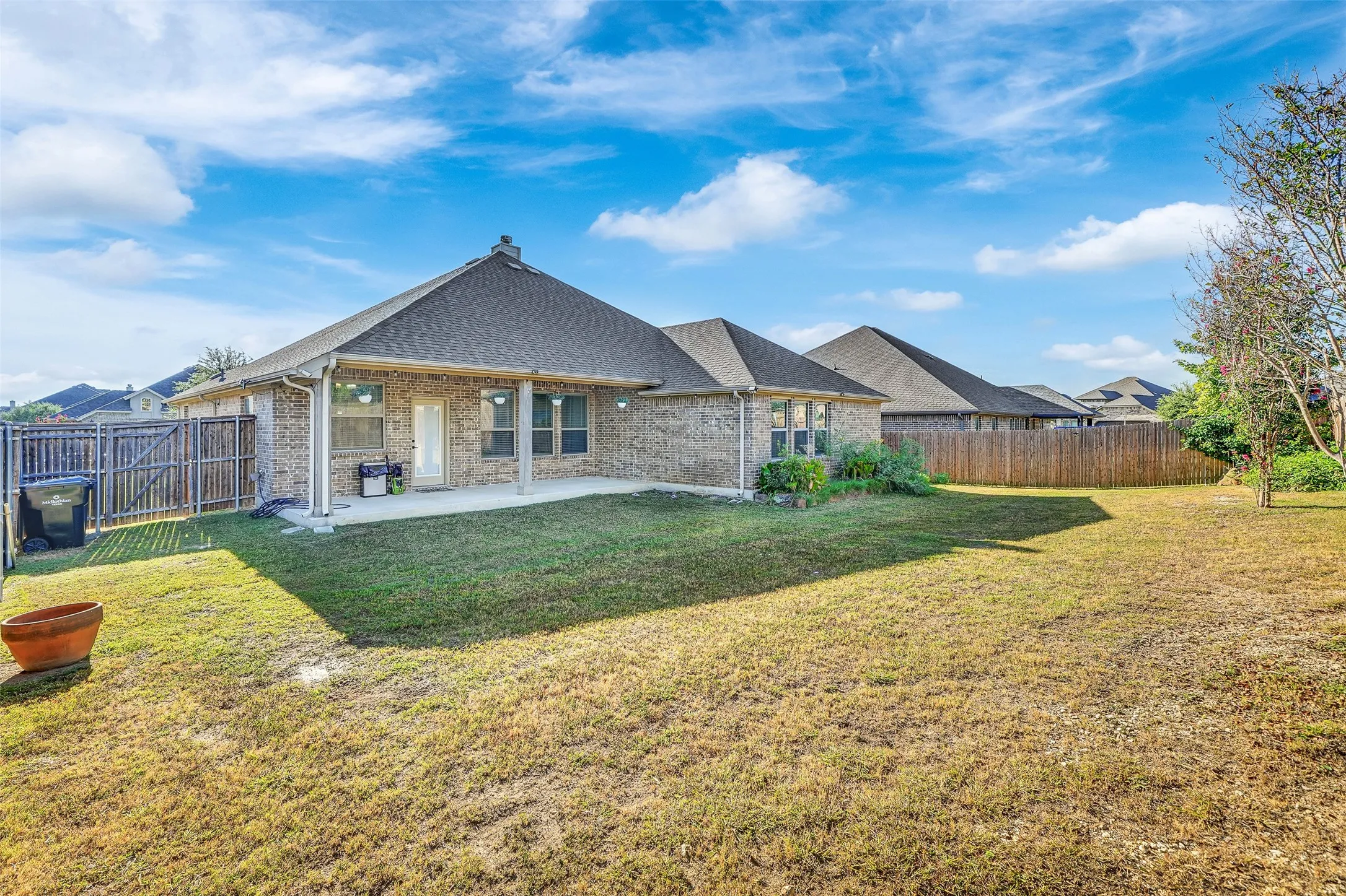 Single Family Residence For Sale in Ellis County , 413 Tucker Trail, Midlothian, Texas 76065, 3 Bedroom, 2 Bathroom, 2 Garage spaces, 2,230 Sqft, built in 2019, mls#21377189, Real Estate Agent in Midlothian, Homes For Sale in Ellis county, Homes For Sale in Midlothian, Realtor in Midlothian Texas, Real Estate Brokerage Independent Realty Texas, Luminita Cordes Realtor