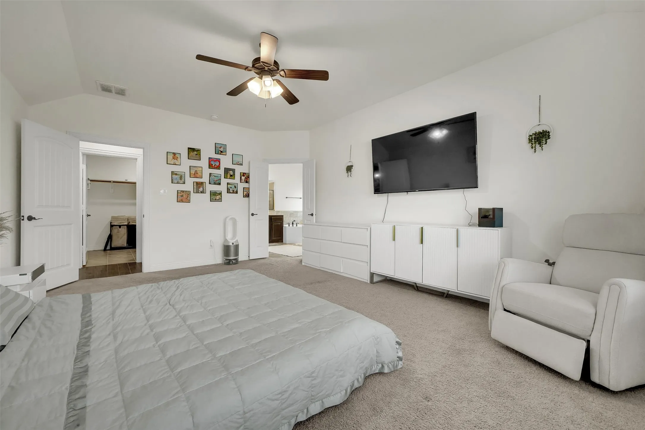 Single Family Residence For Sale in Ellis County , 413 Tucker Trail, Midlothian, Texas 76065, 3 Bedroom, 2 Bathroom, 2 Garage spaces, 2,230 Sqft, built in 2019, mls#21377189, Real Estate Agent in Midlothian, Homes For Sale in Ellis county, Homes For Sale in Midlothian, Realtor in Midlothian Texas, Real Estate Brokerage Independent Realty Texas, Luminita Cordes Realtor