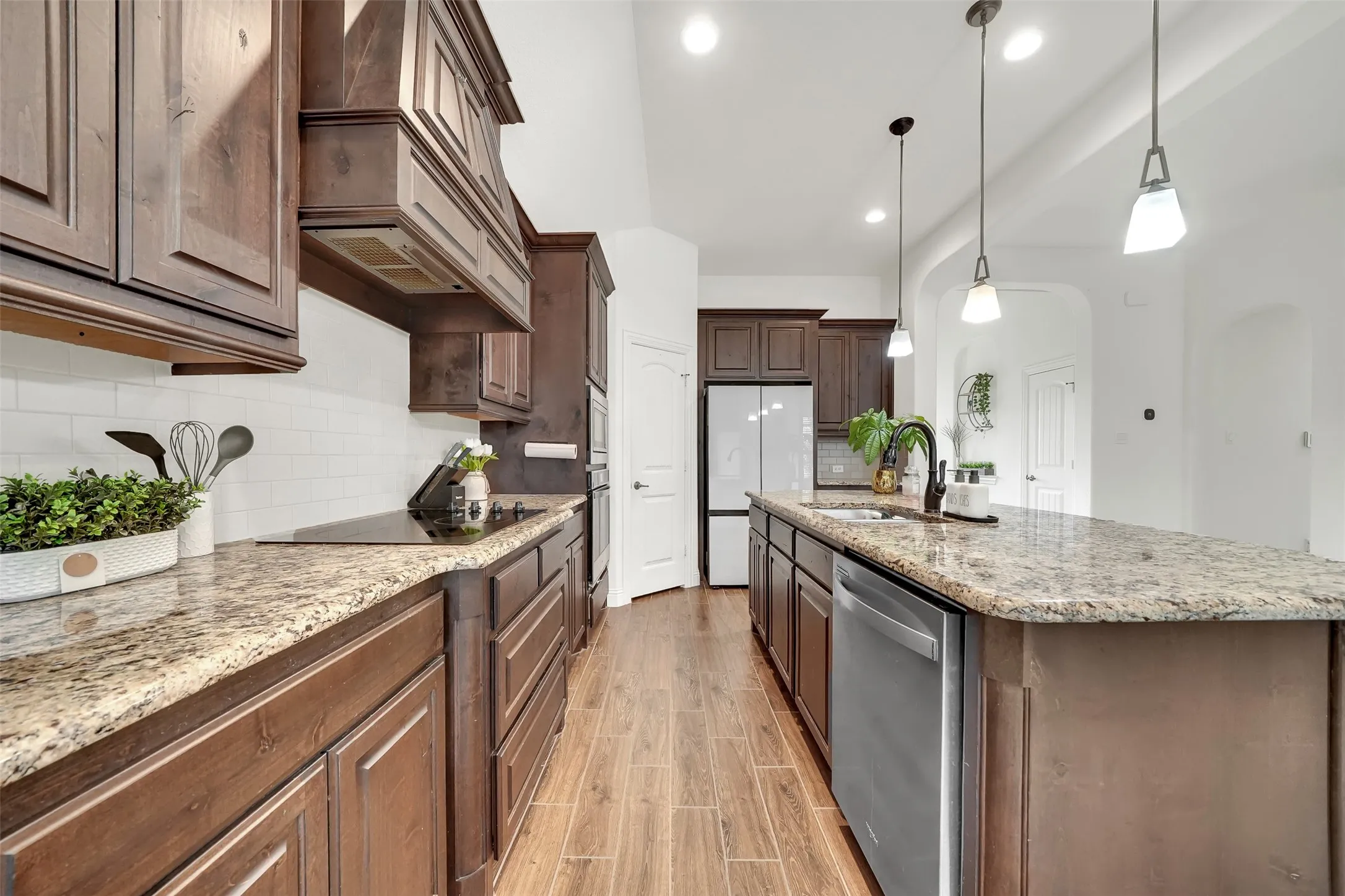 Single Family Residence For Sale in Ellis County , 413 Tucker Trail, Midlothian, Texas 76065, 3 Bedroom, 2 Bathroom, 2 Garage spaces, 2,230 Sqft, built in 2019, mls#21377189, Real Estate Agent in Midlothian, Homes For Sale in Ellis county, Homes For Sale in Midlothian, Realtor in Midlothian Texas, Real Estate Brokerage Independent Realty Texas, Luminita Cordes Realtor