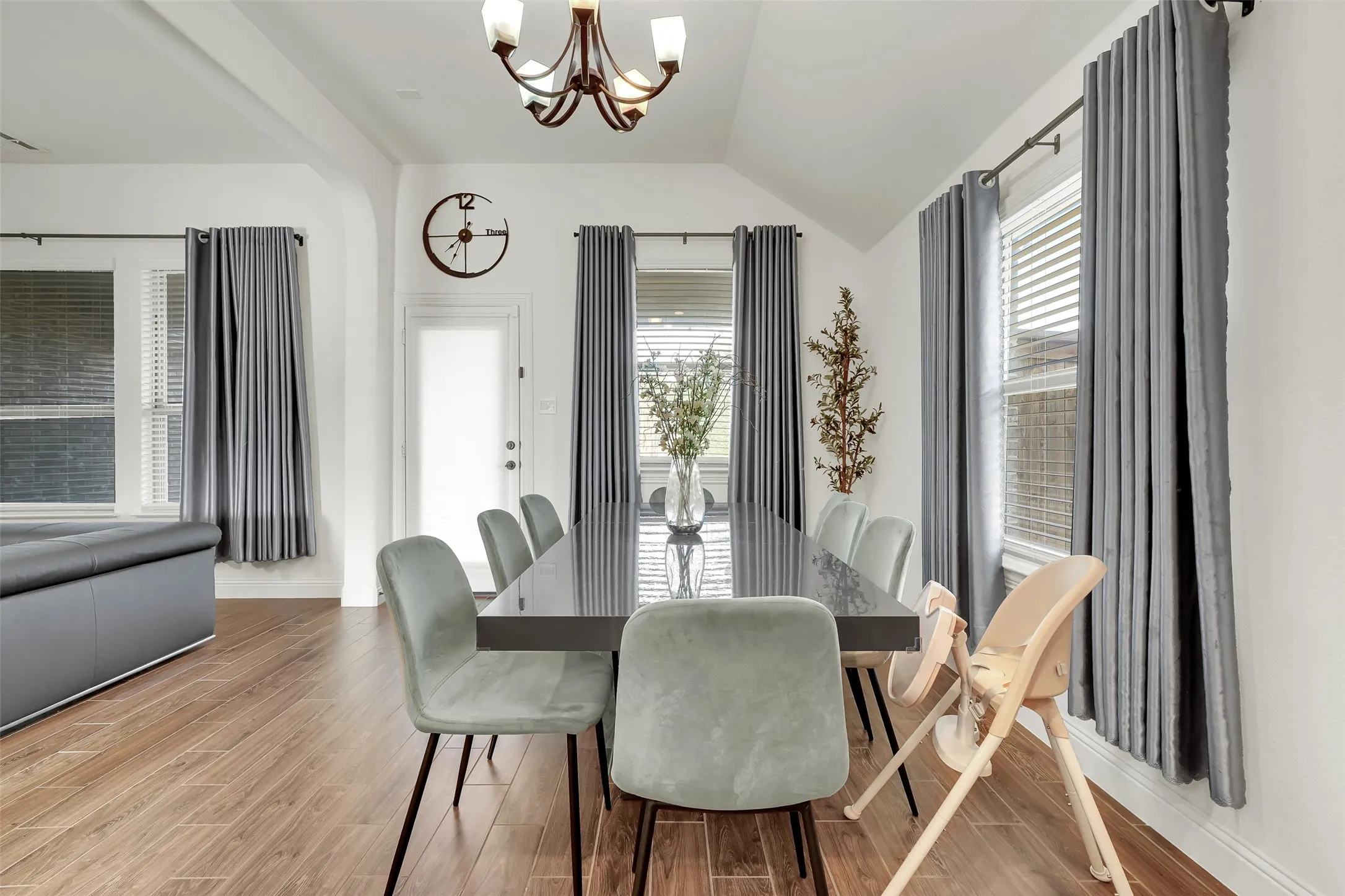 Single Family Residence For Sale in Ellis County , 413 Tucker Trail, Midlothian, Texas 76065, 3 Bedroom, 2 Bathroom, 2 Garage spaces, 2,230 Sqft, built in 2019, mls#21377189, Real Estate Agent in Midlothian, Homes For Sale in Ellis county, Homes For Sale in Midlothian, Realtor in Midlothian Texas, Real Estate Brokerage Independent Realty Texas, Luminita Cordes Realtor