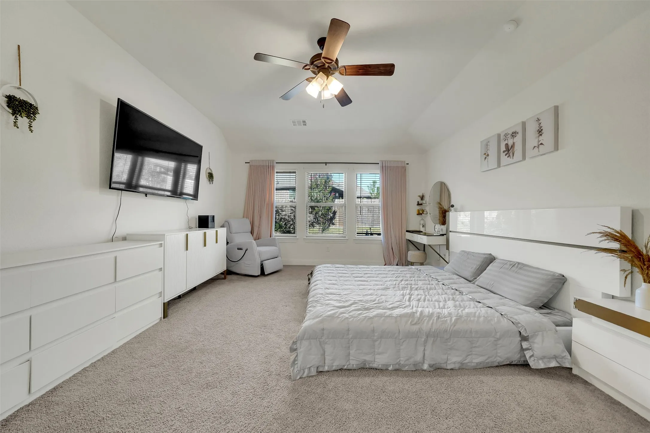 Single Family Residence For Sale in Ellis County , 413 Tucker Trail, Midlothian, Texas 76065, 3 Bedroom, 2 Bathroom, 2 Garage spaces, 2,230 Sqft, built in 2019, mls#21377189, Real Estate Agent in Midlothian, Homes For Sale in Ellis county, Homes For Sale in Midlothian, Realtor in Midlothian Texas, Real Estate Brokerage Independent Realty Texas, Luminita Cordes Realtor