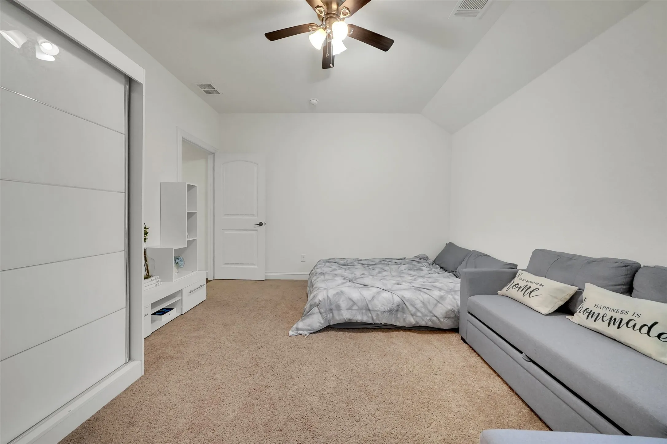 Single Family Residence For Sale in Ellis County , 413 Tucker Trail, Midlothian, Texas 76065, 3 Bedroom, 2 Bathroom, 2 Garage spaces, 2,230 Sqft, built in 2019, mls#21377189, Real Estate Agent in Midlothian, Homes For Sale in Ellis county, Homes For Sale in Midlothian, Realtor in Midlothian Texas, Real Estate Brokerage Independent Realty Texas, Luminita Cordes Realtor