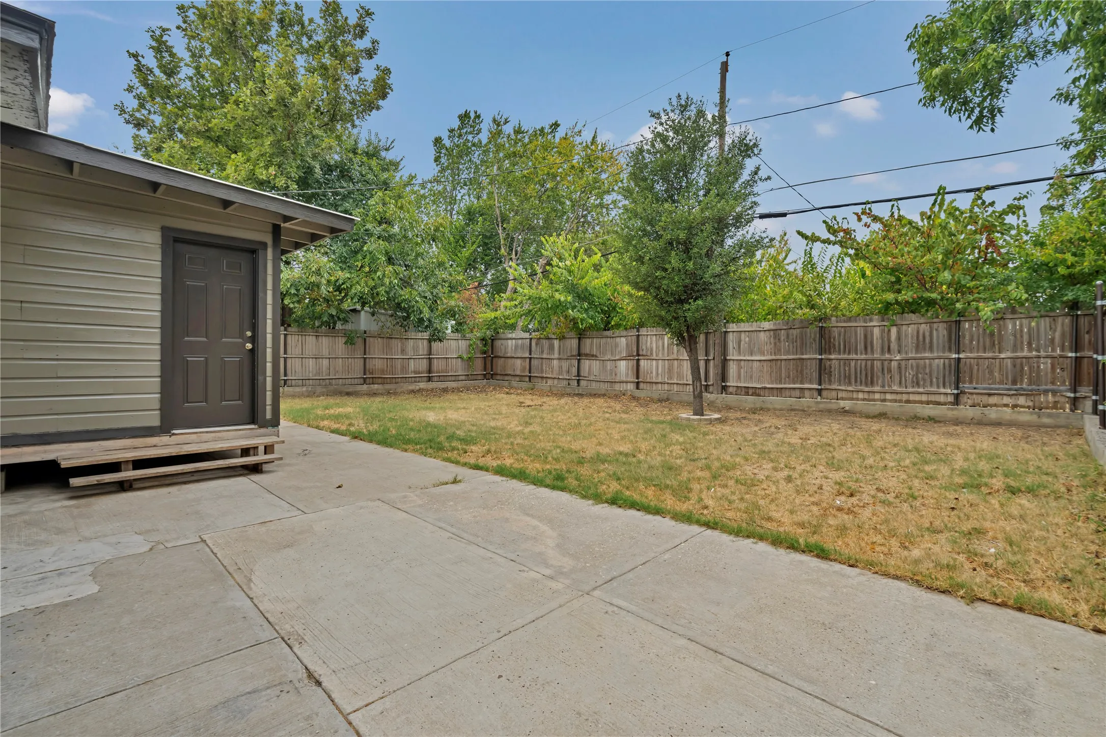 Single Family Residence For Sale in Tarrant County , 5504 James Avenue, Fort Worth, Texas 76115, 5 Bedroom, 3 Bathroom, Garage spaces, 2,000 Sqft, built in 1953, mls#21376480, Real Estate Agent in Fort Worth, Homes For Sale in Tarrant county, Homes For Sale in Fort Worth, Realtor in Fort Worth Texas, Real Estate Brokerage Independent Realty Texas, Luminita Cordes Realtor
