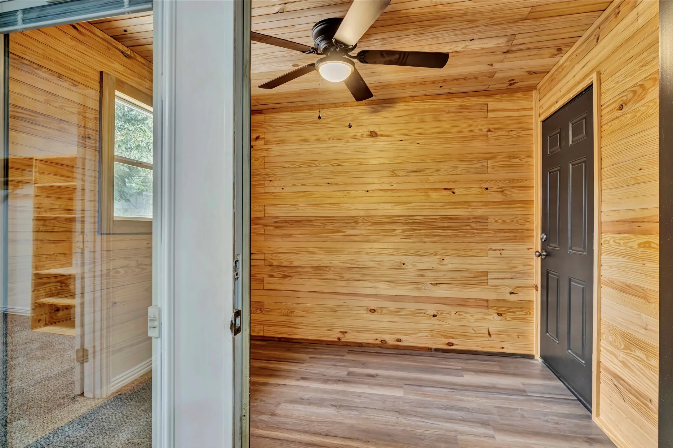 Single Family Residence For Sale in Tarrant County , 5504 James Avenue, Fort Worth, Texas 76115, 5 Bedroom, 3 Bathroom, Garage spaces, 2,000 Sqft, built in 1953, mls#21376480, Real Estate Agent in Fort Worth, Homes For Sale in Tarrant county, Homes For Sale in Fort Worth, Realtor in Fort Worth Texas, Real Estate Brokerage Independent Realty Texas, Luminita Cordes Realtor