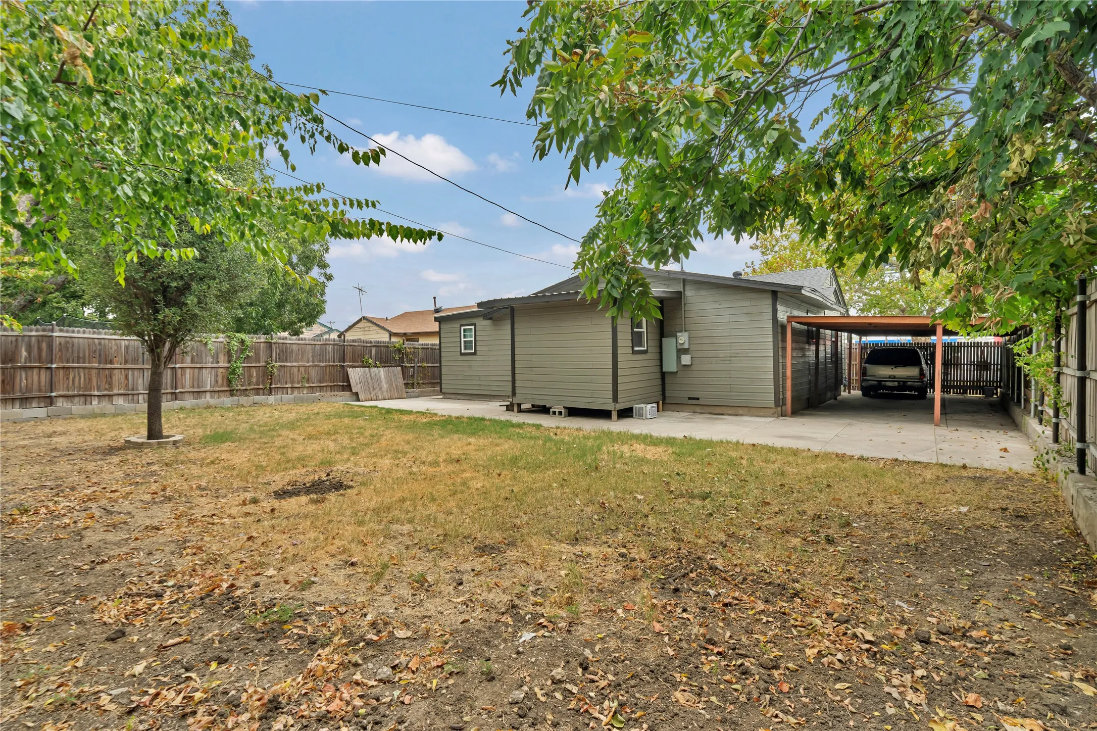 Single Family Residence For Sale in Tarrant County , 5504 James Avenue, Fort Worth, Texas 76115, 5 Bedroom, 3 Bathroom, Garage spaces, 2,000 Sqft, built in 1953, mls#21376480, Real Estate Agent in Fort Worth, Homes For Sale in Tarrant county, Homes For Sale in Fort Worth, Realtor in Fort Worth Texas, Real Estate Brokerage Independent Realty Texas, Luminita Cordes Realtor