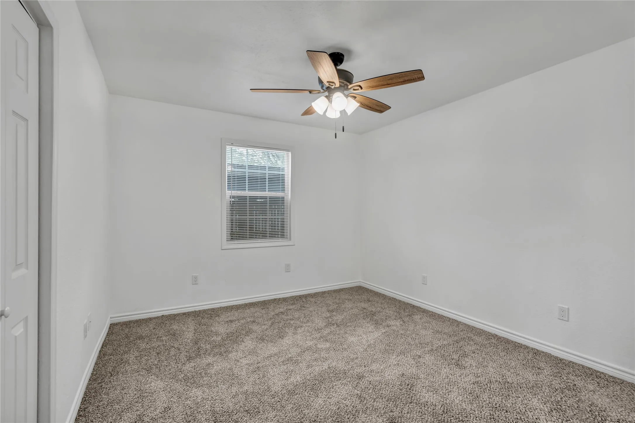 Single Family Residence For Sale in Tarrant County , 5504 James Avenue, Fort Worth, Texas 76115, 5 Bedroom, 3 Bathroom, Garage spaces, 2,000 Sqft, built in 1953, mls#21376480, Real Estate Agent in Fort Worth, Homes For Sale in Tarrant county, Homes For Sale in Fort Worth, Realtor in Fort Worth Texas, Real Estate Brokerage Independent Realty Texas, Luminita Cordes Realtor