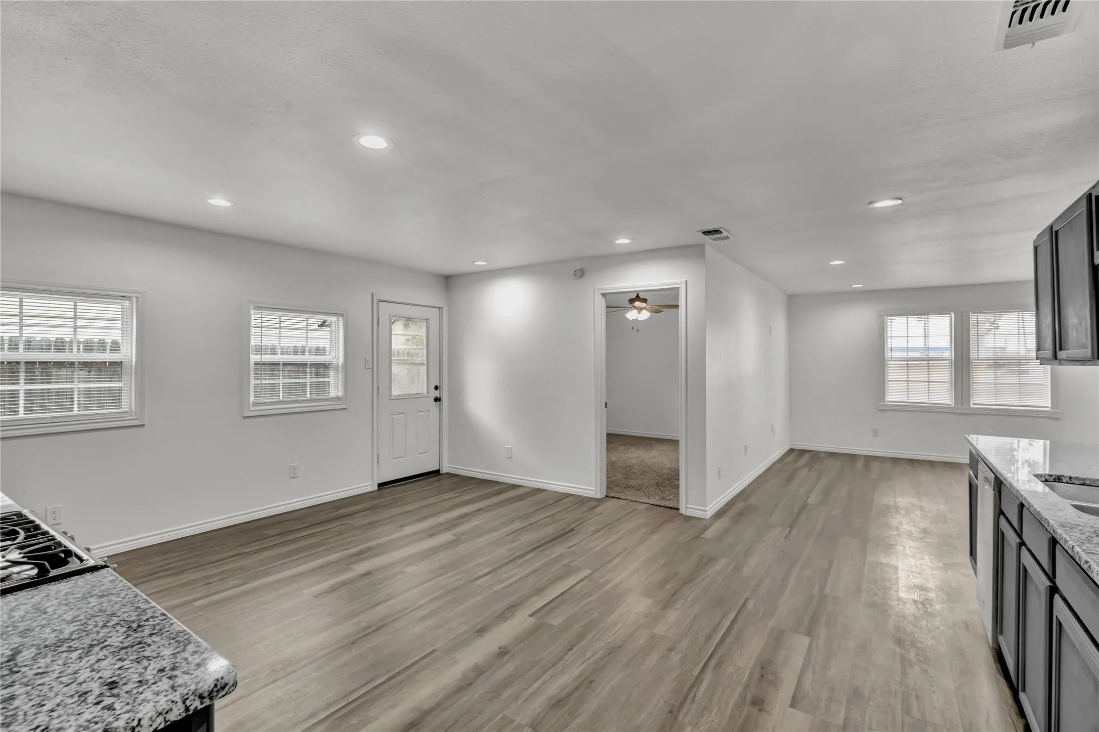 Single Family Residence For Sale in Tarrant County , 5504 James Avenue, Fort Worth, Texas 76115, 5 Bedroom, 3 Bathroom, Garage spaces, 2,000 Sqft, built in 1953, mls#21376480, Real Estate Agent in Fort Worth, Homes For Sale in Tarrant county, Homes For Sale in Fort Worth, Realtor in Fort Worth Texas, Real Estate Brokerage Independent Realty Texas, Luminita Cordes Realtor