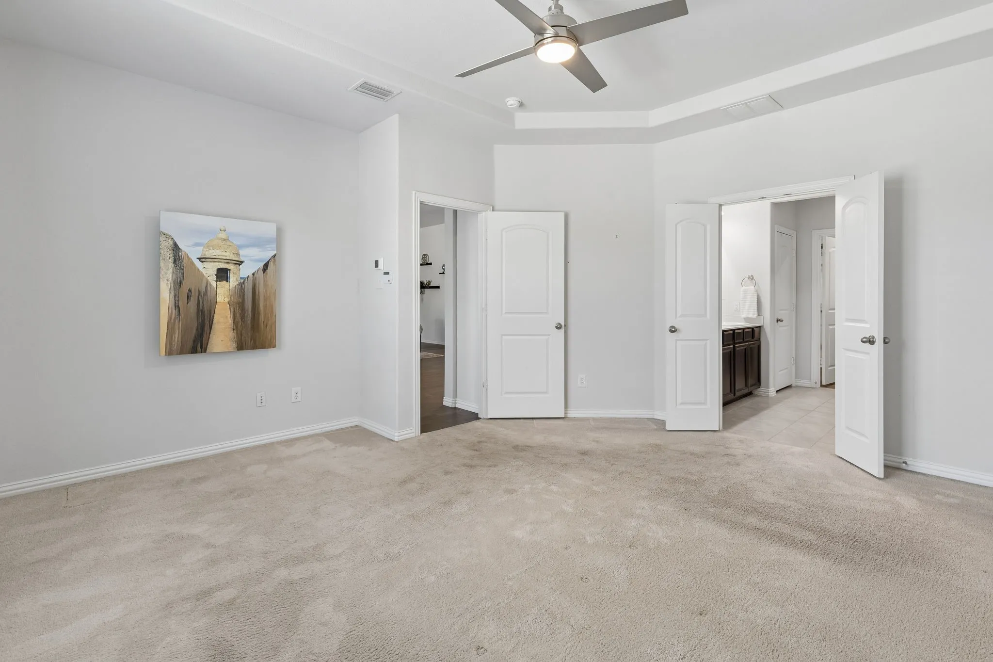 Recessed ceiling with a modern ceiling fan and lighting fixture