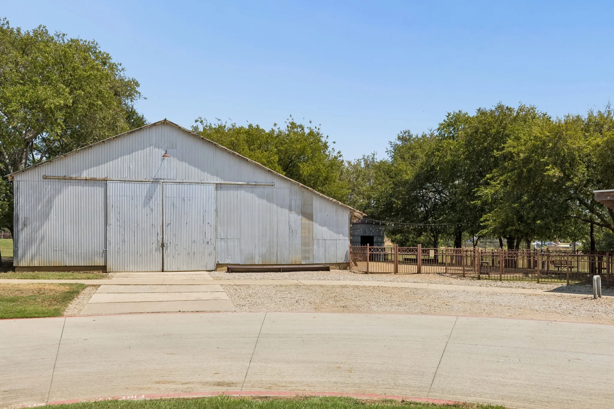 Single Family Residence For Sale in Denton County , 1500 Tumbleweed Trail, Northlake, Texas 76226, 3 Bedroom, 2 Bathroom, 2 Garage spaces, 1,665 Sqft, built in 2018, mls#21373667, Real Estate Agent in Northlake, Homes For Sale in Denton county, Homes For Sale in Northlake, Realtor in Northlake Texas, Real Estate Brokerage Independent Realty Texas, Luminita Cordes Realtor