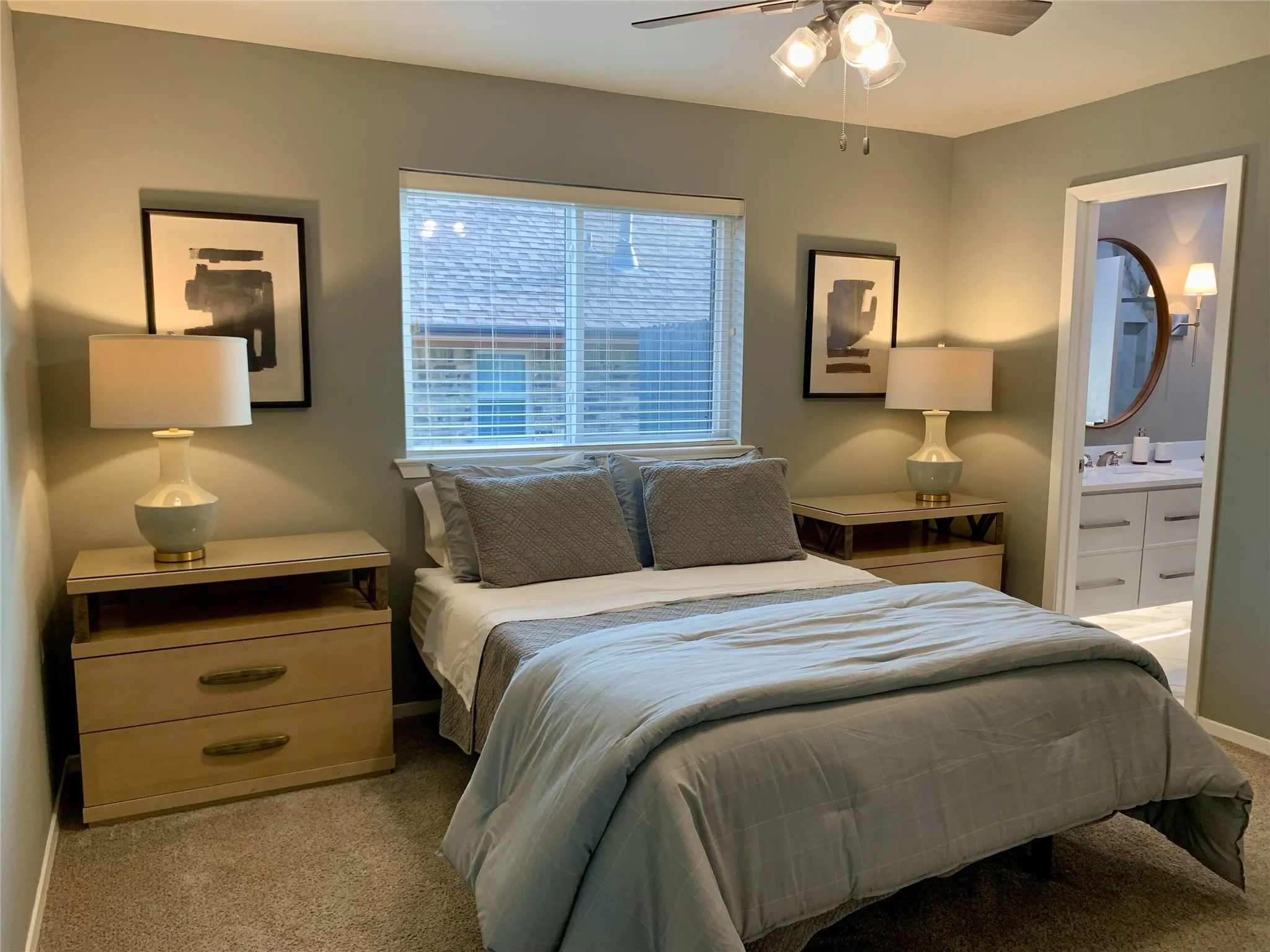 Second bedroom with queen size bed.