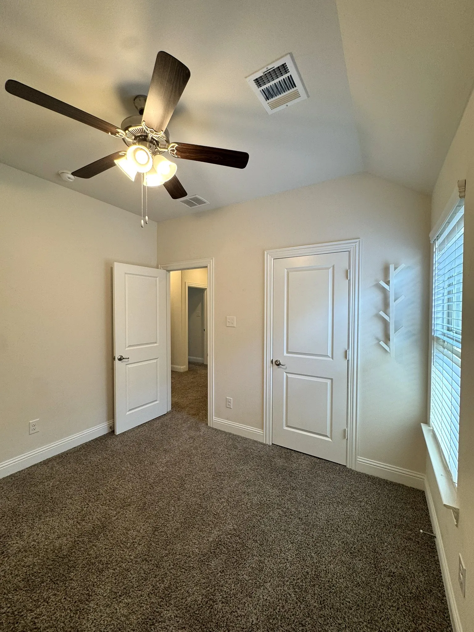 Single Family Residence For Rent in Denton County , 1609 Blakely Place, Little Elm, Texas 76227, 4 Bedroom, 3 Bathroom, 2 Garage spaces, 2,394 Sqft, built in 2022, mls#21343807, Real Estate Agent in Little Elm, Homes For Rent in Denton county, Homes For Rent in Little Elm, Realtor in Little Elm Texas, Real Estate Brokerage Independent Realty Texas, Luminita Cordes Realtor