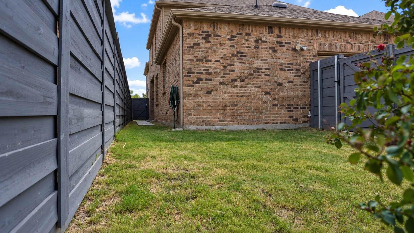 Single Family Residence For Rent in Denton County , 1609 Blakely Place, Little Elm, Texas 76227, 4 Bedroom, 3 Bathroom, 2 Garage spaces, 2,394 Sqft, built in 2022, mls#21343807, Real Estate Agent in Little Elm, Homes For Rent in Denton county, Homes For Rent in Little Elm, Realtor in Little Elm Texas, Real Estate Brokerage Independent Realty Texas, Luminita Cordes Realtor