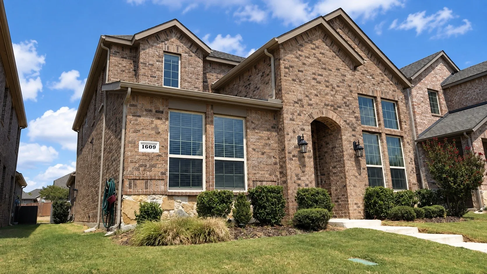 Single Family Residence For Rent in Denton County , 1609 Blakely Place, Little Elm, Texas 76227, 4 Bedroom, 3 Bathroom, 2 Garage spaces, 2,394 Sqft, built in 2022, mls#21343807, Real Estate Agent in Little Elm, Homes For Rent in Denton county, Homes For Rent in Little Elm, Realtor in Little Elm Texas, Real Estate Brokerage Independent Realty Texas, Luminita Cordes Realtor