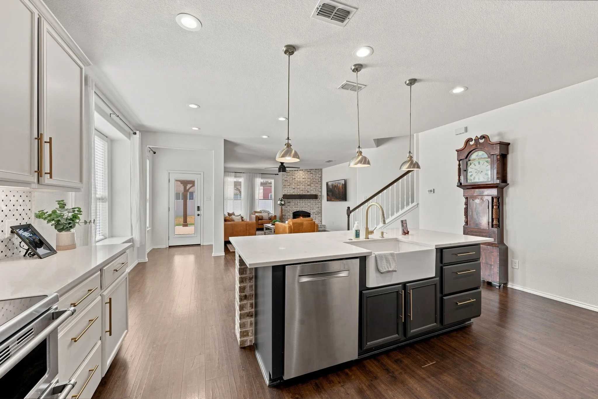 Single Family Residence For Sale in Denton County , 9192 Benevolent Court, Providence Village, Texas 76227, 5 Bedroom, 4 Bathroom, 2 Garage spaces, 3,870 Sqft, built in 2015, mls#21374573, Real Estate Agent in Providence Village, Homes For Sale in Denton county, Homes For Sale in Providence Village, Realtor in Providence Village Texas, Real Estate Brokerage Independent Realty Texas, Luminita Cordes Realtor