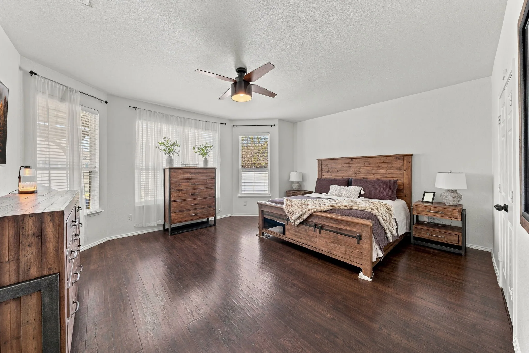 Single Family Residence For Sale in Denton County , 9192 Benevolent Court, Providence Village, Texas 76227, 5 Bedroom, 4 Bathroom, 2 Garage spaces, 3,870 Sqft, built in 2015, mls#21374573, Real Estate Agent in Providence Village, Homes For Sale in Denton county, Homes For Sale in Providence Village, Realtor in Providence Village Texas, Real Estate Brokerage Independent Realty Texas, Luminita Cordes Realtor