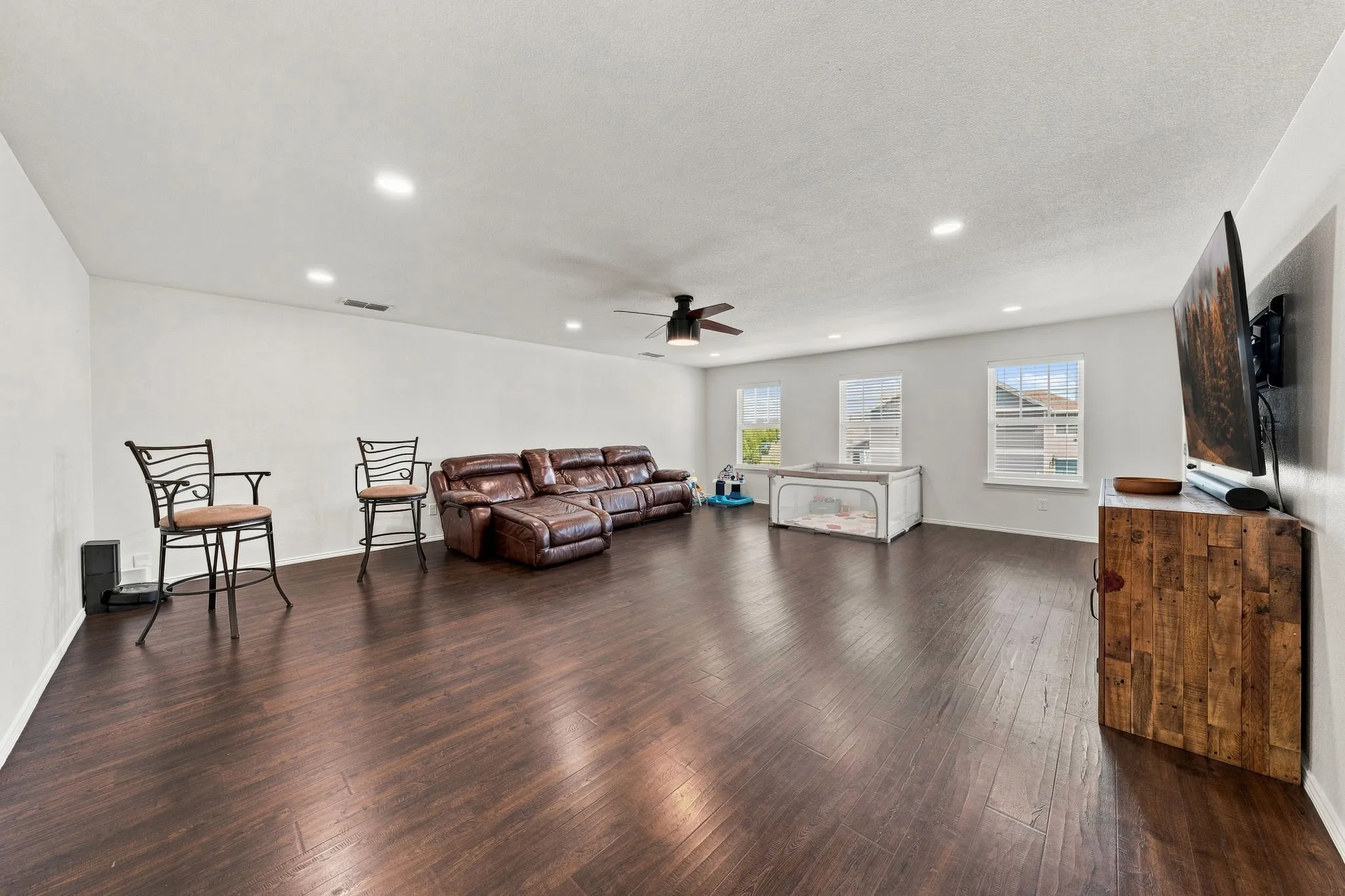 Single Family Residence For Sale in Denton County , 9192 Benevolent Court, Providence Village, Texas 76227, 5 Bedroom, 4 Bathroom, 2 Garage spaces, 3,870 Sqft, built in 2015, mls#21374573, Real Estate Agent in Providence Village, Homes For Sale in Denton county, Homes For Sale in Providence Village, Realtor in Providence Village Texas, Real Estate Brokerage Independent Realty Texas, Luminita Cordes Realtor