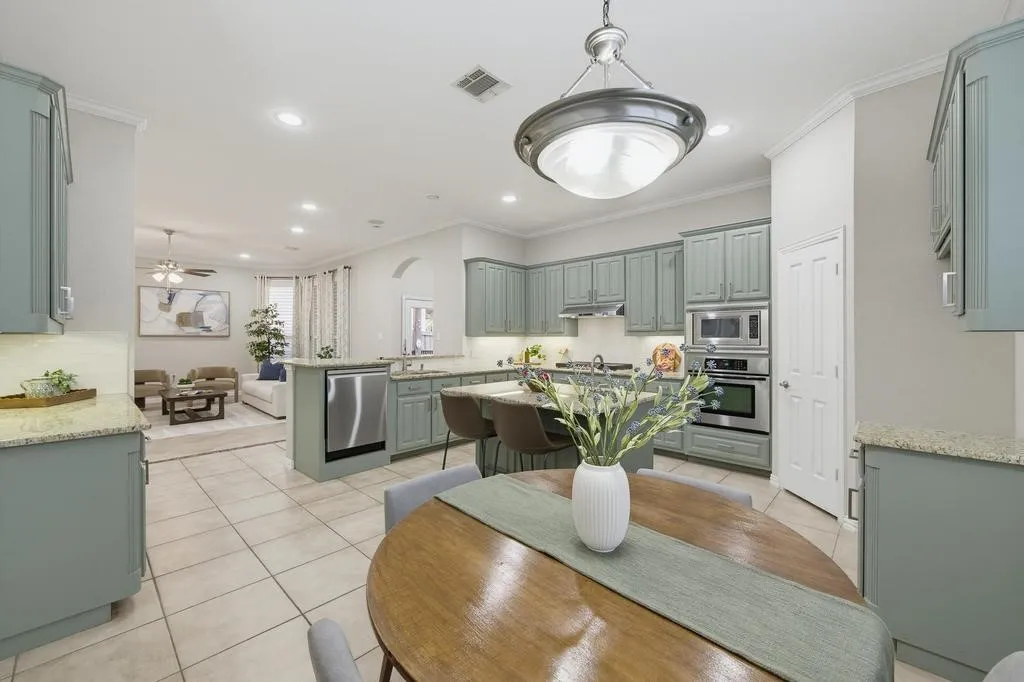 Single Family Residence For Sale in Tarrant County , 1906 Fountain Wood Drive, Euless, Texas 76039, 4 Bedroom, 4 Bathroom, 2 Garage spaces, 3,747 Sqft, built in 2005, mls#21338467, Real Estate Agent in Euless, Homes For Sale in Tarrant county, Homes For Sale in Euless, Realtor in Euless Texas, Real Estate Brokerage Independent Realty Texas, Luminita Cordes Realtor