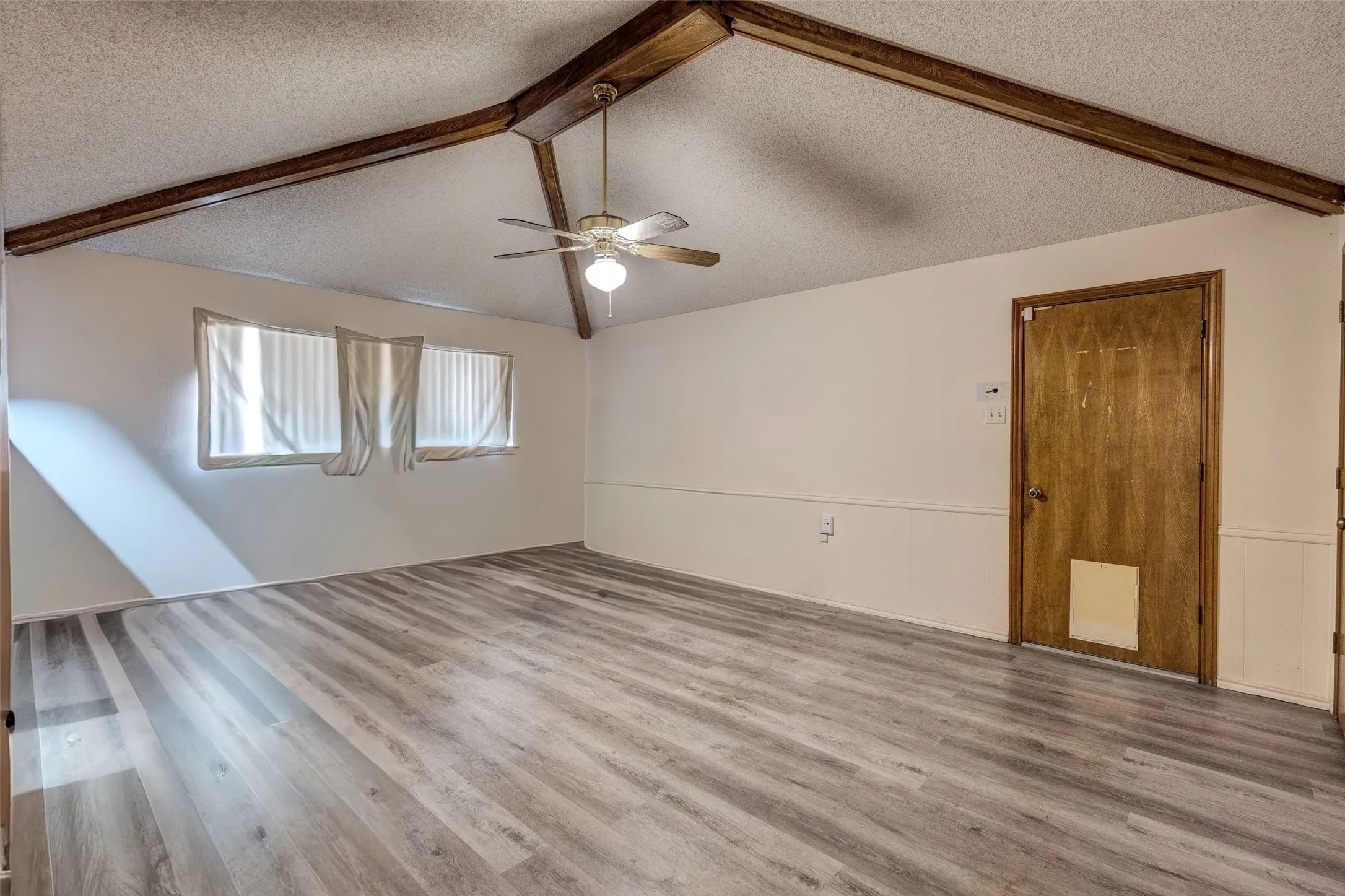 Single Family Residence For Sale in Dallas County , 1426 Marlene Place, De Soto, Texas 75115, 5 Bedroom, 3 Bathroom, 2 Garage spaces, 3,047 Sqft, built in 1978, mls#21352795, Real Estate Agent in De Soto, Homes For Sale in Dallas county, Homes For Sale in De Soto, Realtor in De Soto Texas, Real Estate Brokerage Independent Realty Texas, Luminita Cordes Realtor