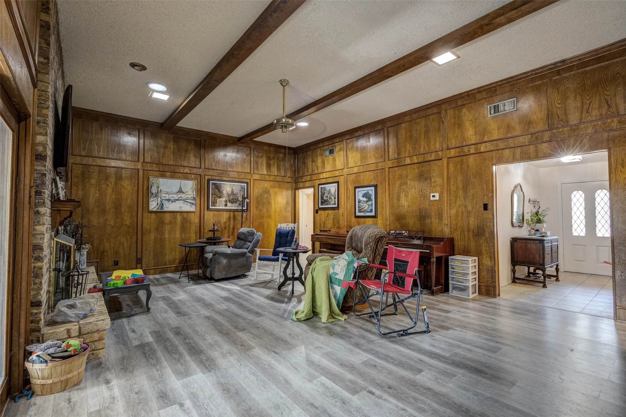 Single Family Residence For Sale in Dallas County , 1426 Marlene Place, De Soto, Texas 75115, 5 Bedroom, 3 Bathroom, 2 Garage spaces, 3,047 Sqft, built in 1978, mls#21352795, Real Estate Agent in De Soto, Homes For Sale in Dallas county, Homes For Sale in De Soto, Realtor in De Soto Texas, Real Estate Brokerage Independent Realty Texas, Luminita Cordes Realtor