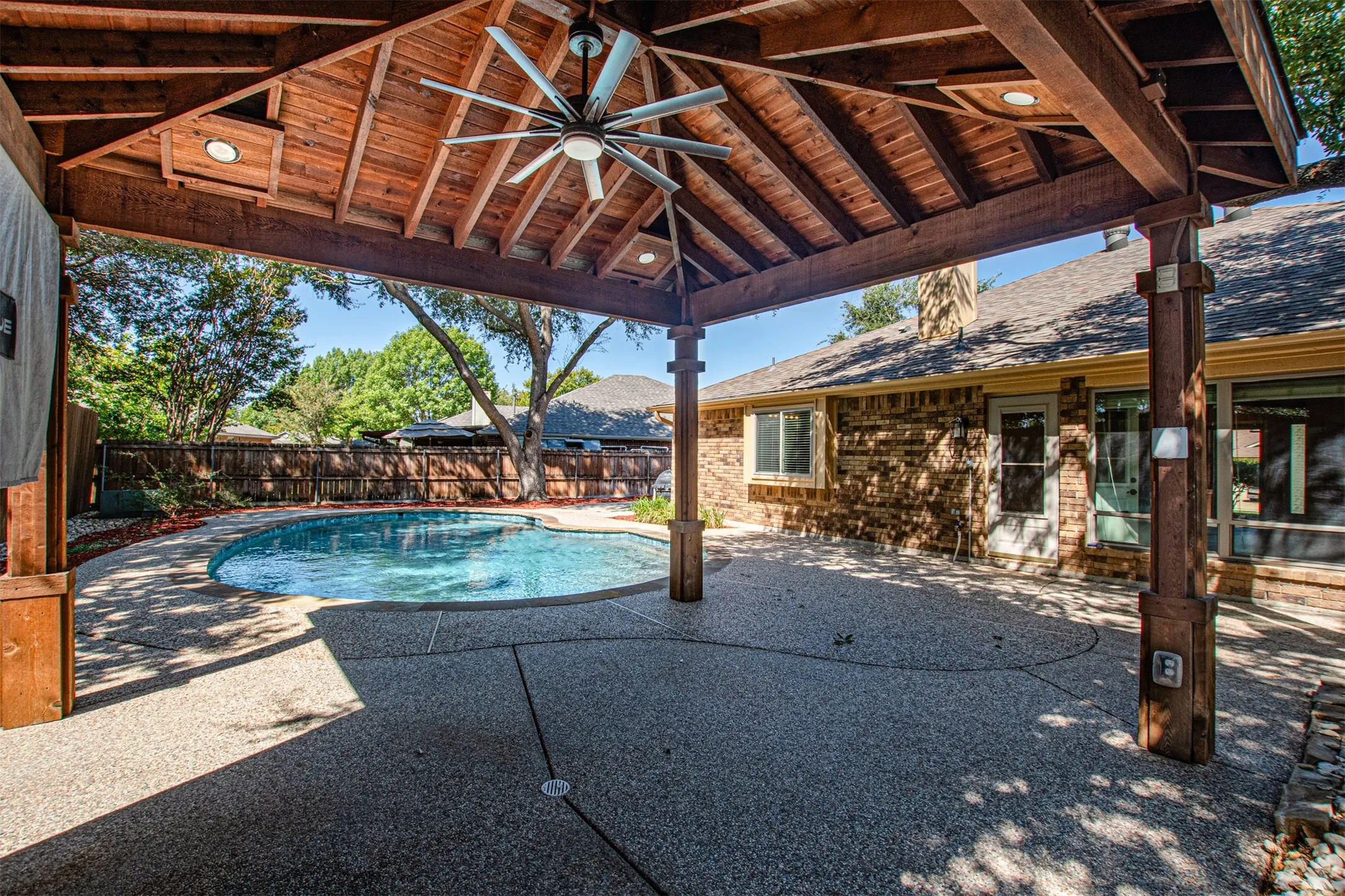 Single Family Residence For Sale in Tarrant County , 6620 Springhill Drive, Watauga, Texas 76148, 3 Bedroom, 2 Bathroom, 2 Garage spaces, 1,844 Sqft, built in 1987, mls#21376873, Real Estate Agent in Watauga, Homes For Sale in Tarrant county, Homes For Sale in Watauga, Realtor in Watauga Texas, Real Estate Brokerage Independent Realty Texas, Luminita Cordes Realtor