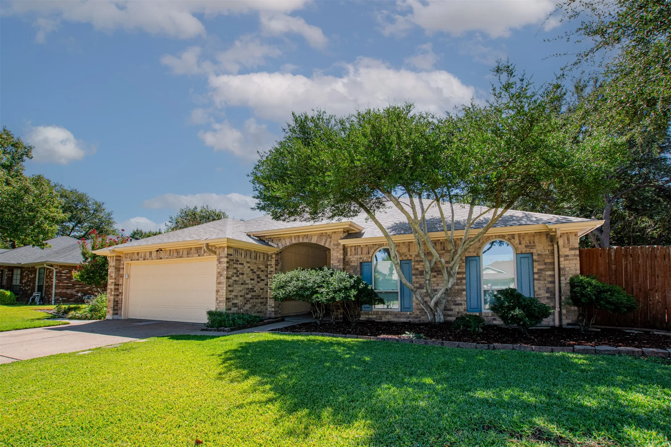Single Family Residence For Sale in Tarrant County , 6620 Springhill Drive, Watauga, Texas 76148, 3 Bedroom, 2 Bathroom, 2 Garage spaces, 1,844 Sqft, built in 1987, mls#21376873, Real Estate Agent in Watauga, Homes For Sale in Tarrant county, Homes For Sale in Watauga, Realtor in Watauga Texas, Real Estate Brokerage Independent Realty Texas, Luminita Cordes Realtor