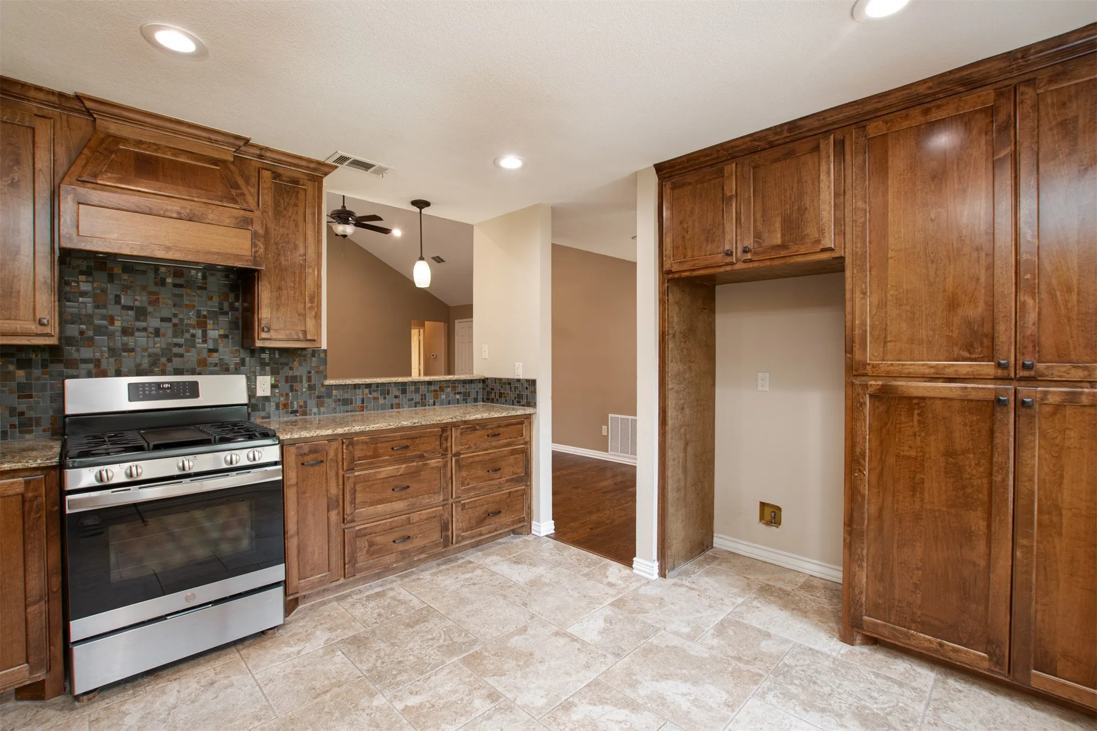 Single Family Residence For Sale in Tarrant County , 6620 Springhill Drive, Watauga, Texas 76148, 3 Bedroom, 2 Bathroom, 2 Garage spaces, 1,844 Sqft, built in 1987, mls#21376873, Real Estate Agent in Watauga, Homes For Sale in Tarrant county, Homes For Sale in Watauga, Realtor in Watauga Texas, Real Estate Brokerage Independent Realty Texas, Luminita Cordes Realtor