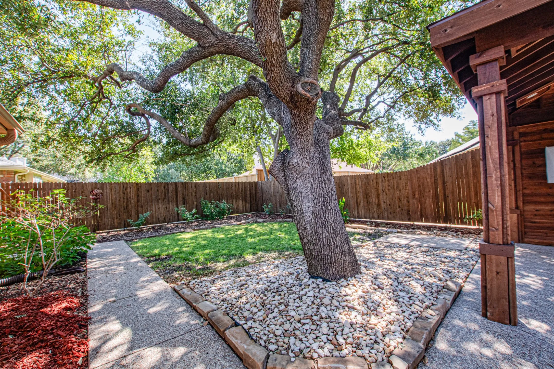 Single Family Residence For Sale in Tarrant County , 6620 Springhill Drive, Watauga, Texas 76148, 3 Bedroom, 2 Bathroom, 2 Garage spaces, 1,844 Sqft, built in 1987, mls#21376873, Real Estate Agent in Watauga, Homes For Sale in Tarrant county, Homes For Sale in Watauga, Realtor in Watauga Texas, Real Estate Brokerage Independent Realty Texas, Luminita Cordes Realtor