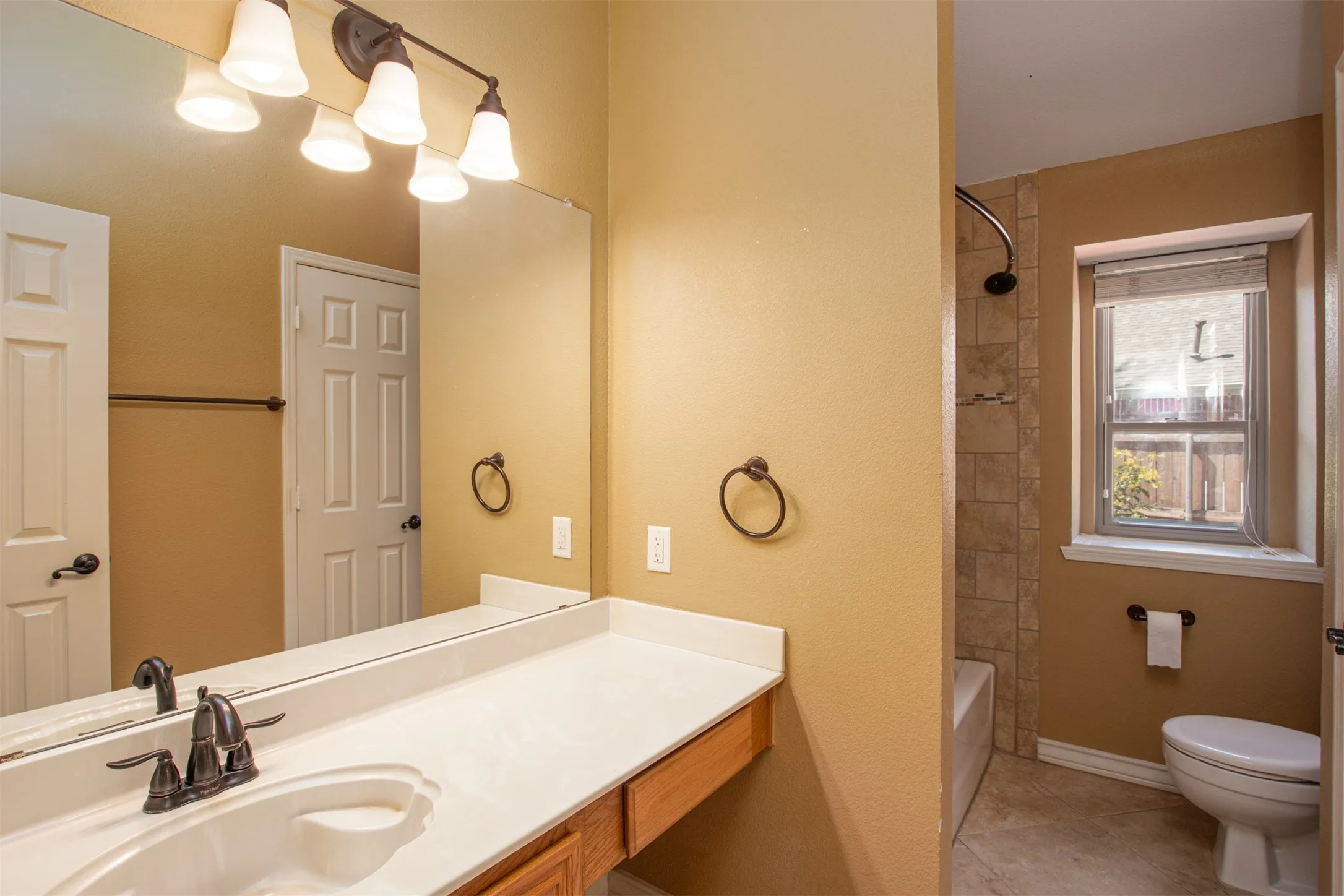 Single Family Residence For Sale in Tarrant County , 6620 Springhill Drive, Watauga, Texas 76148, 3 Bedroom, 2 Bathroom, 2 Garage spaces, 1,844 Sqft, built in 1987, mls#21376873, Real Estate Agent in Watauga, Homes For Sale in Tarrant county, Homes For Sale in Watauga, Realtor in Watauga Texas, Real Estate Brokerage Independent Realty Texas, Luminita Cordes Realtor