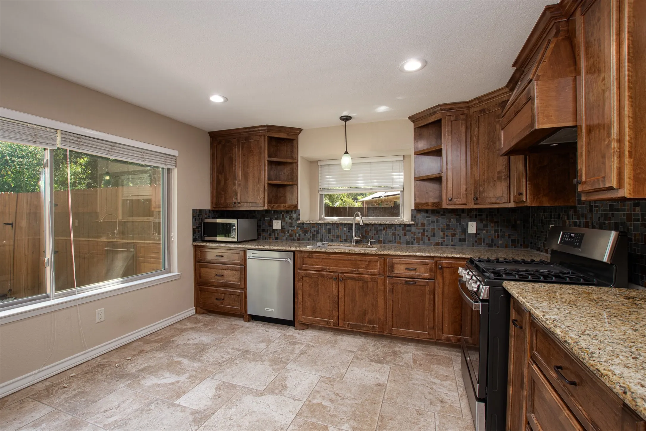 Single Family Residence For Sale in Tarrant County , 6620 Springhill Drive, Watauga, Texas 76148, 3 Bedroom, 2 Bathroom, 2 Garage spaces, 1,844 Sqft, built in 1987, mls#21376873, Real Estate Agent in Watauga, Homes For Sale in Tarrant county, Homes For Sale in Watauga, Realtor in Watauga Texas, Real Estate Brokerage Independent Realty Texas, Luminita Cordes Realtor