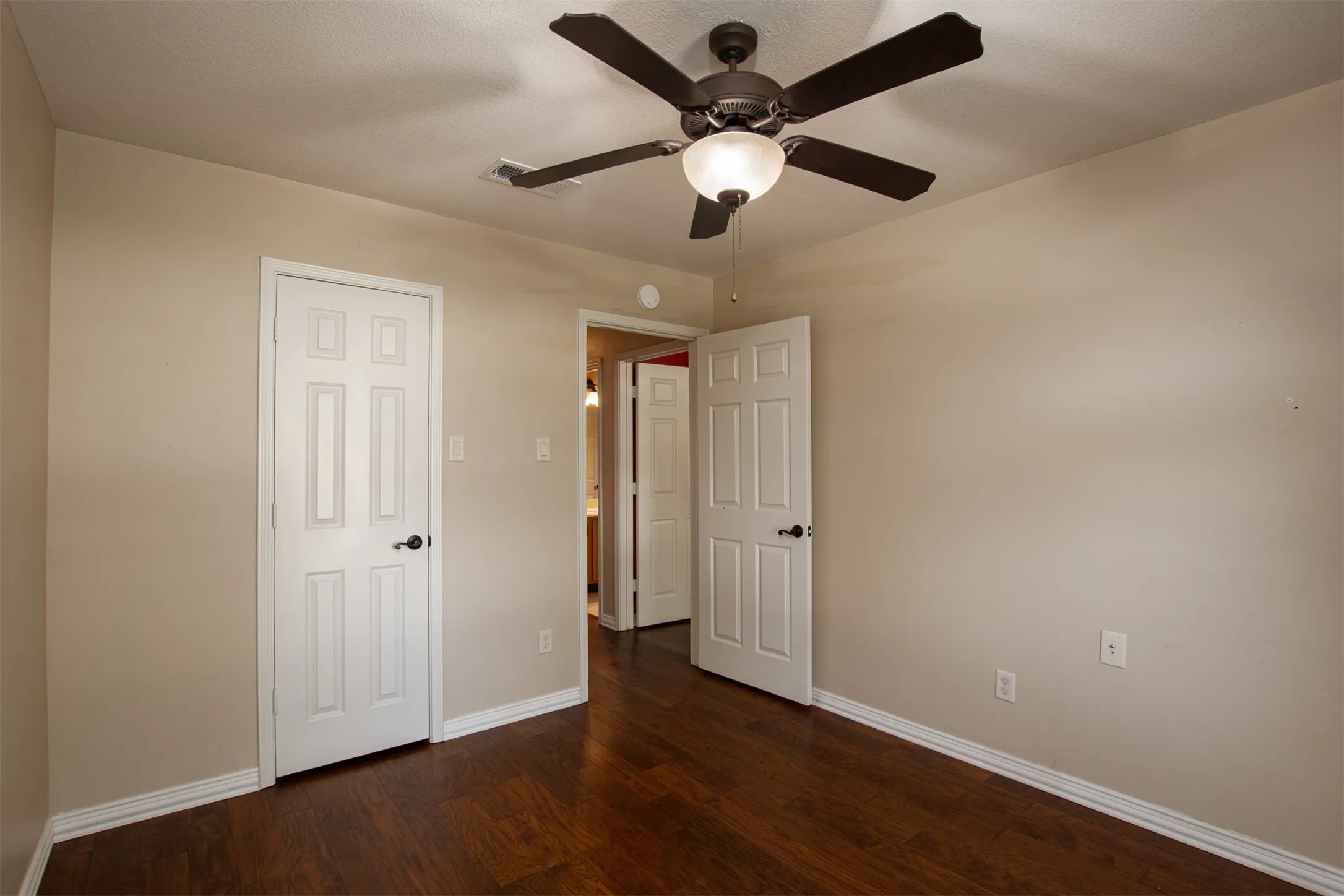 Single Family Residence For Sale in Tarrant County , 6620 Springhill Drive, Watauga, Texas 76148, 3 Bedroom, 2 Bathroom, 2 Garage spaces, 1,844 Sqft, built in 1987, mls#21376873, Real Estate Agent in Watauga, Homes For Sale in Tarrant county, Homes For Sale in Watauga, Realtor in Watauga Texas, Real Estate Brokerage Independent Realty Texas, Luminita Cordes Realtor