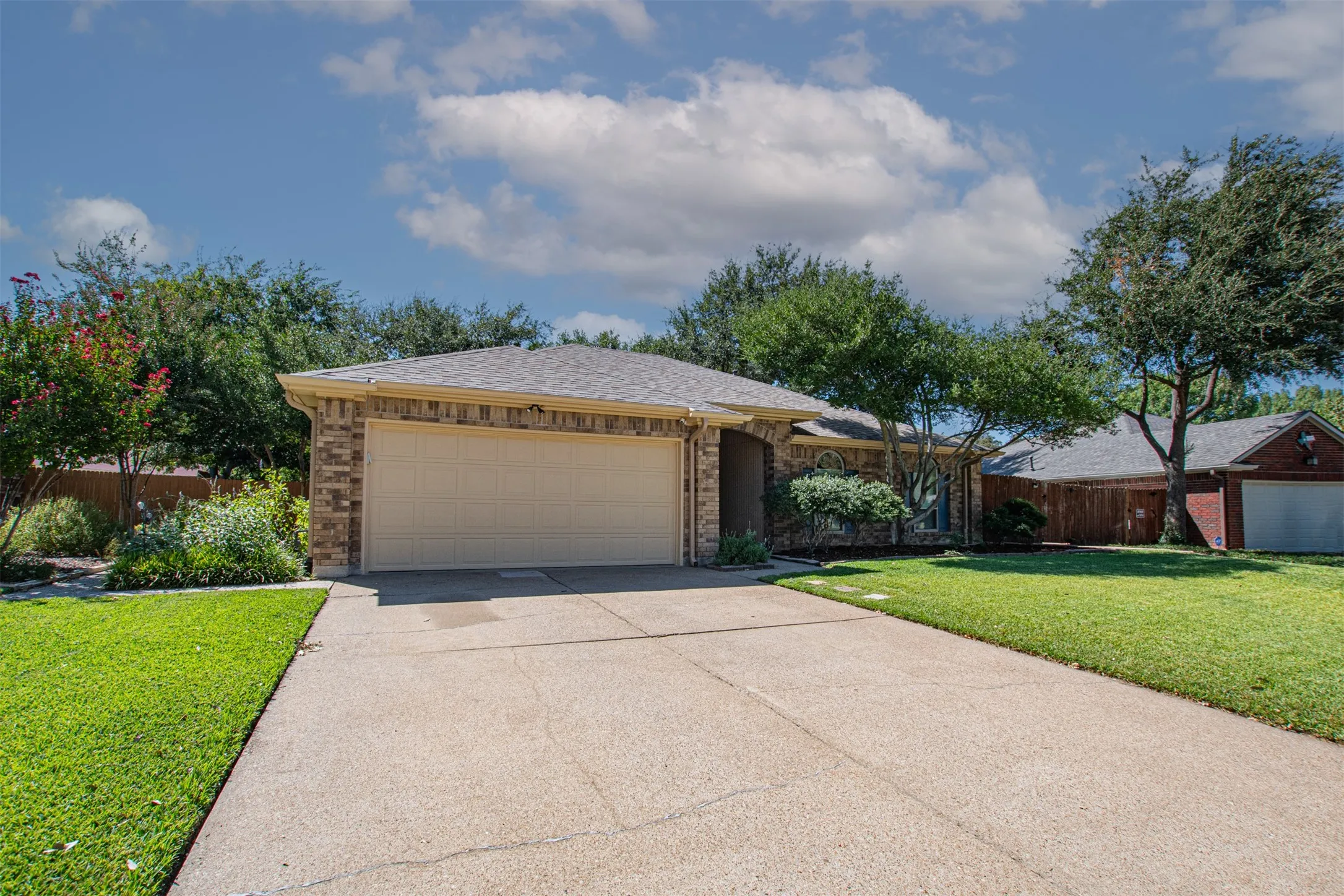 Single Family Residence For Sale in Tarrant County , 6620 Springhill Drive, Watauga, Texas 76148, 3 Bedroom, 2 Bathroom, 2 Garage spaces, 1,844 Sqft, built in 1987, mls#21376873, Real Estate Agent in Watauga, Homes For Sale in Tarrant county, Homes For Sale in Watauga, Realtor in Watauga Texas, Real Estate Brokerage Independent Realty Texas, Luminita Cordes Realtor
