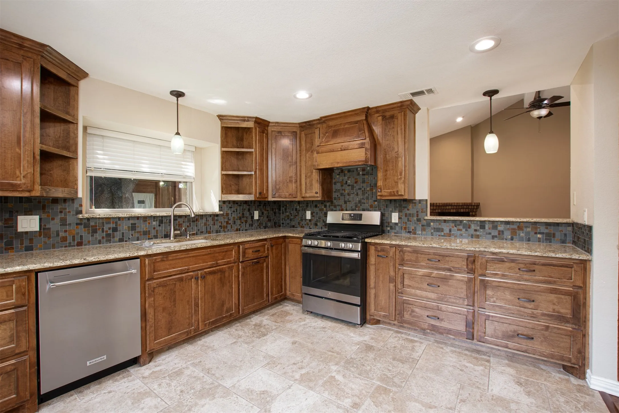 Single Family Residence For Sale in Tarrant County , 6620 Springhill Drive, Watauga, Texas 76148, 3 Bedroom, 2 Bathroom, 2 Garage spaces, 1,844 Sqft, built in 1987, mls#21376873, Real Estate Agent in Watauga, Homes For Sale in Tarrant county, Homes For Sale in Watauga, Realtor in Watauga Texas, Real Estate Brokerage Independent Realty Texas, Luminita Cordes Realtor