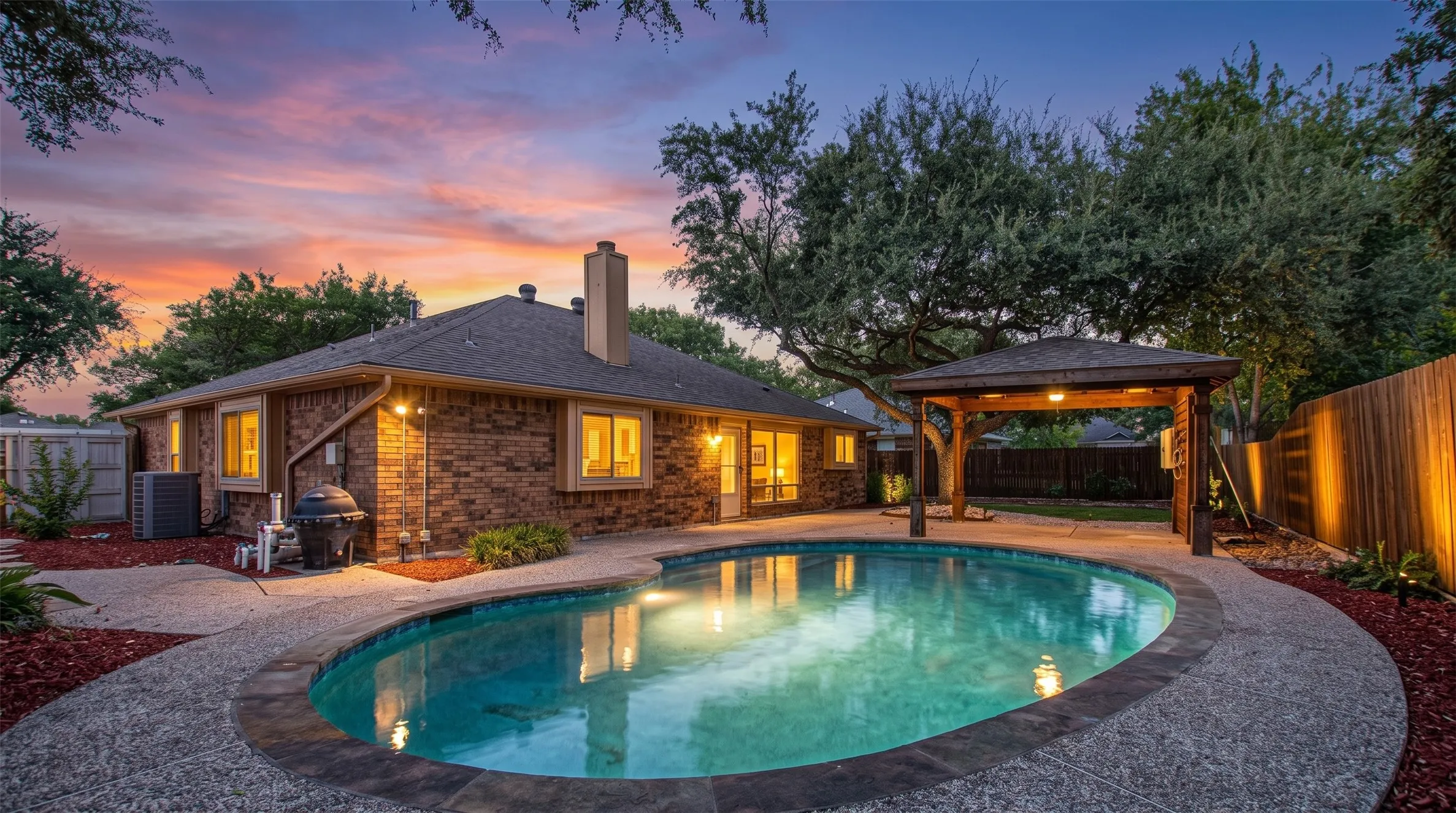 Single Family Residence For Sale in Tarrant County , 6620 Springhill Drive, Watauga, Texas 76148, 3 Bedroom, 2 Bathroom, 2 Garage spaces, 1,844 Sqft, built in 1987, mls#21376873, Real Estate Agent in Watauga, Homes For Sale in Tarrant county, Homes For Sale in Watauga, Realtor in Watauga Texas, Real Estate Brokerage Independent Realty Texas, Luminita Cordes Realtor