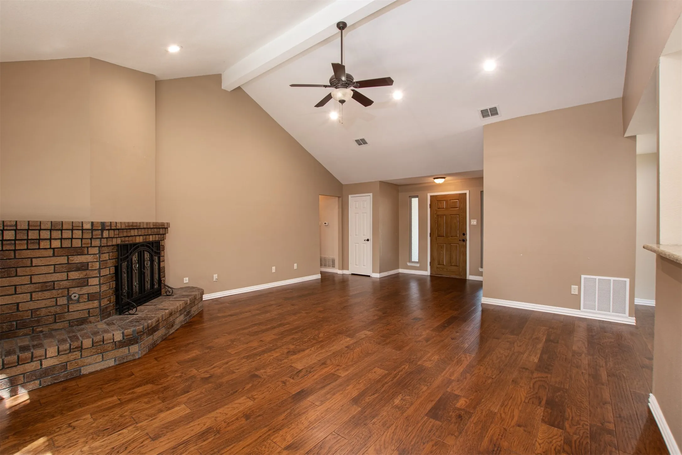 Single Family Residence For Sale in Tarrant County , 6620 Springhill Drive, Watauga, Texas 76148, 3 Bedroom, 2 Bathroom, 2 Garage spaces, 1,844 Sqft, built in 1987, mls#21376873, Real Estate Agent in Watauga, Homes For Sale in Tarrant county, Homes For Sale in Watauga, Realtor in Watauga Texas, Real Estate Brokerage Independent Realty Texas, Luminita Cordes Realtor