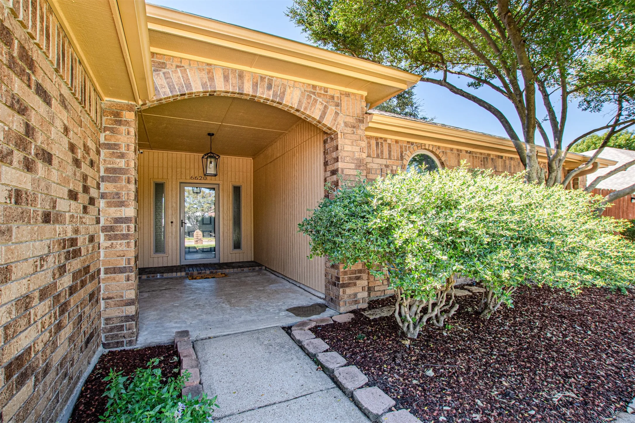 Single Family Residence For Sale in Tarrant County , 6620 Springhill Drive, Watauga, Texas 76148, 3 Bedroom, 2 Bathroom, 2 Garage spaces, 1,844 Sqft, built in 1987, mls#21376873, Real Estate Agent in Watauga, Homes For Sale in Tarrant county, Homes For Sale in Watauga, Realtor in Watauga Texas, Real Estate Brokerage Independent Realty Texas, Luminita Cordes Realtor