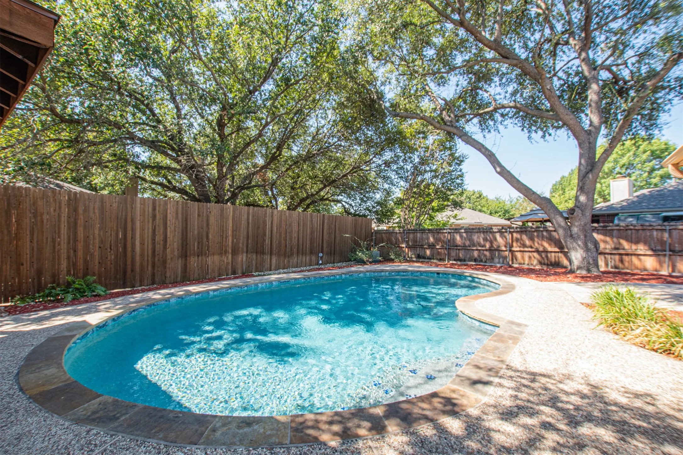 Single Family Residence For Sale in Tarrant County , 6620 Springhill Drive, Watauga, Texas 76148, 3 Bedroom, 2 Bathroom, 2 Garage spaces, 1,844 Sqft, built in 1987, mls#21376873, Real Estate Agent in Watauga, Homes For Sale in Tarrant county, Homes For Sale in Watauga, Realtor in Watauga Texas, Real Estate Brokerage Independent Realty Texas, Luminita Cordes Realtor
